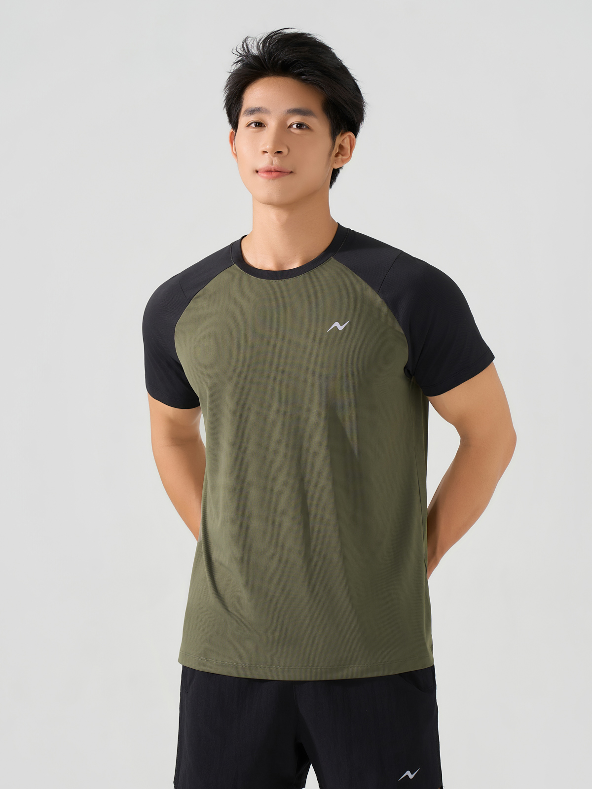 Áo Thun Thể Thao Raglan Motion Tee