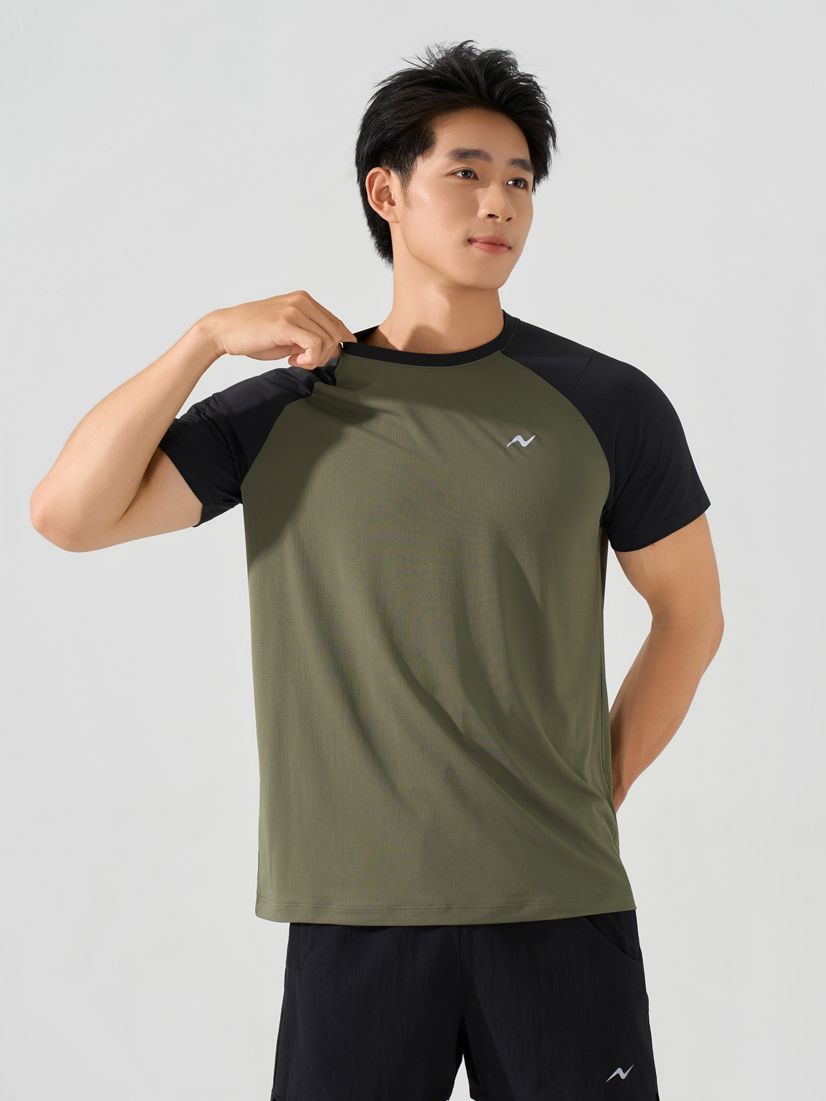 Áo Thun Thể Thao Raglan Motion Tee