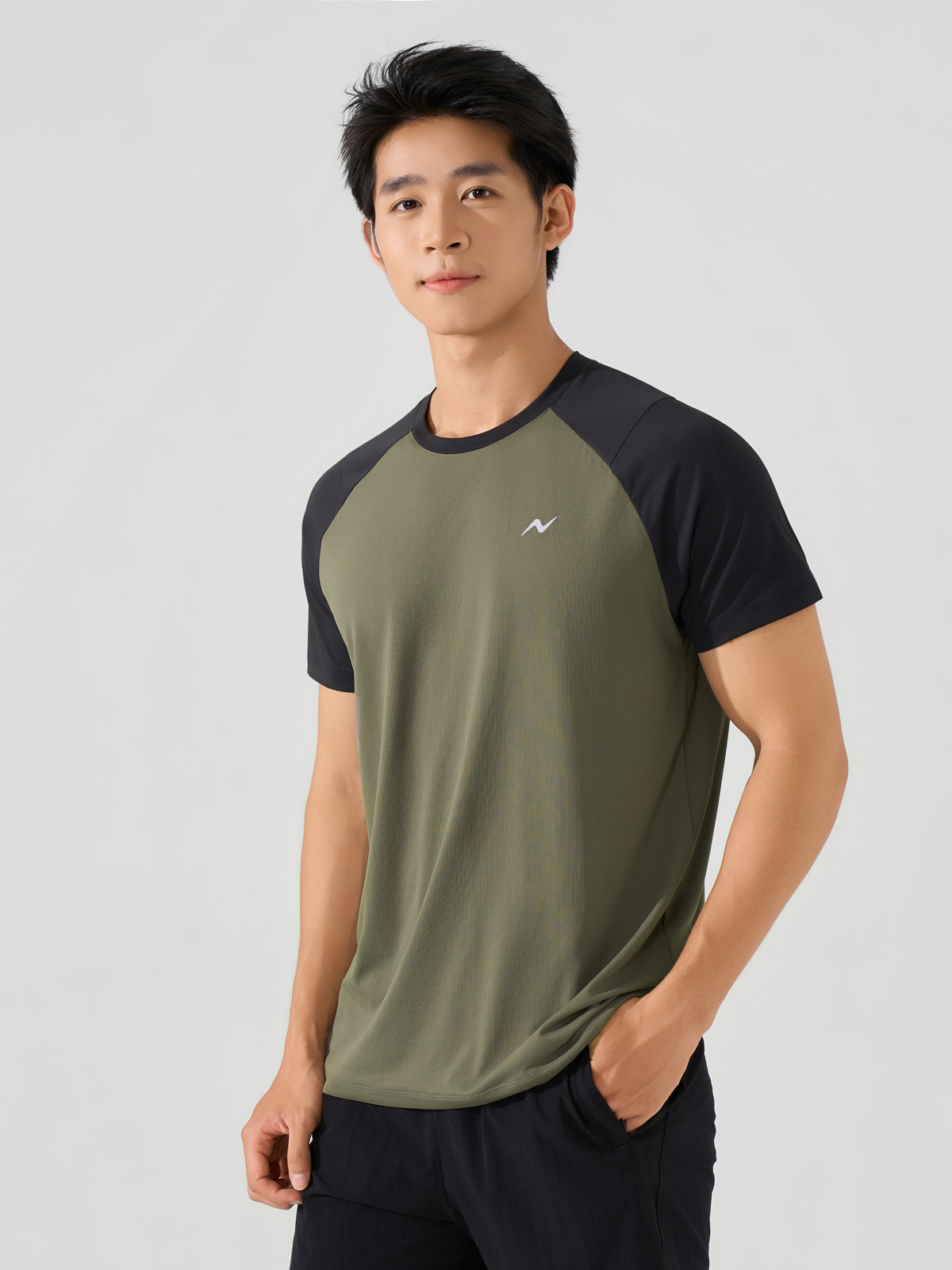 Áo Thun Thể Thao Raglan Motion Tee