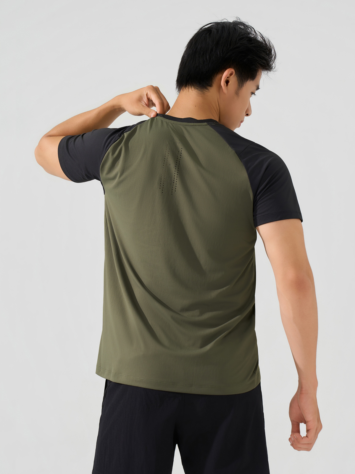 Áo Thun Thể Thao Raglan Motion Tee