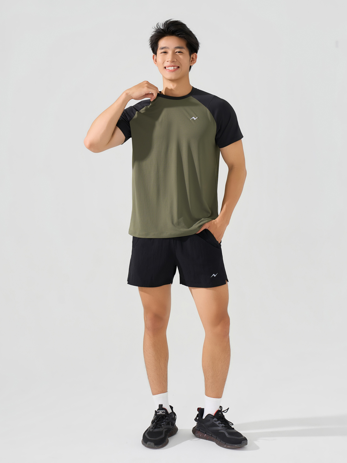 Áo Thun Thể Thao Raglan Motion Tee