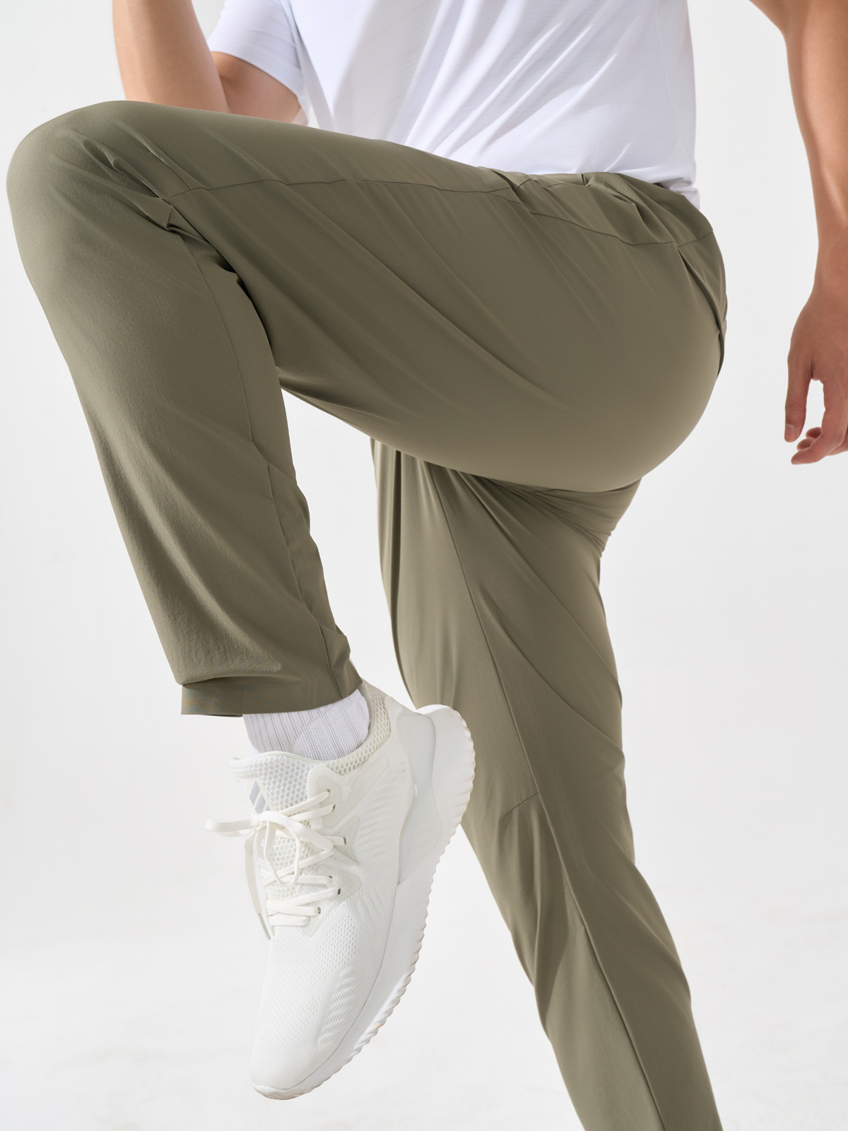 Quần Gió Thể Thao Túi Sườn Dáng Slim Fit
