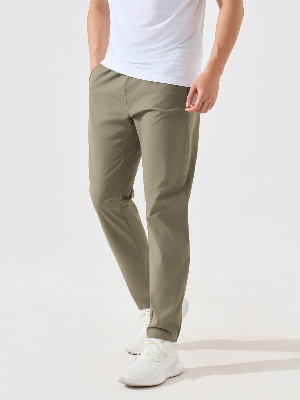 Quần Gió Thể Thao Túi Sườn Dáng Slim Fit