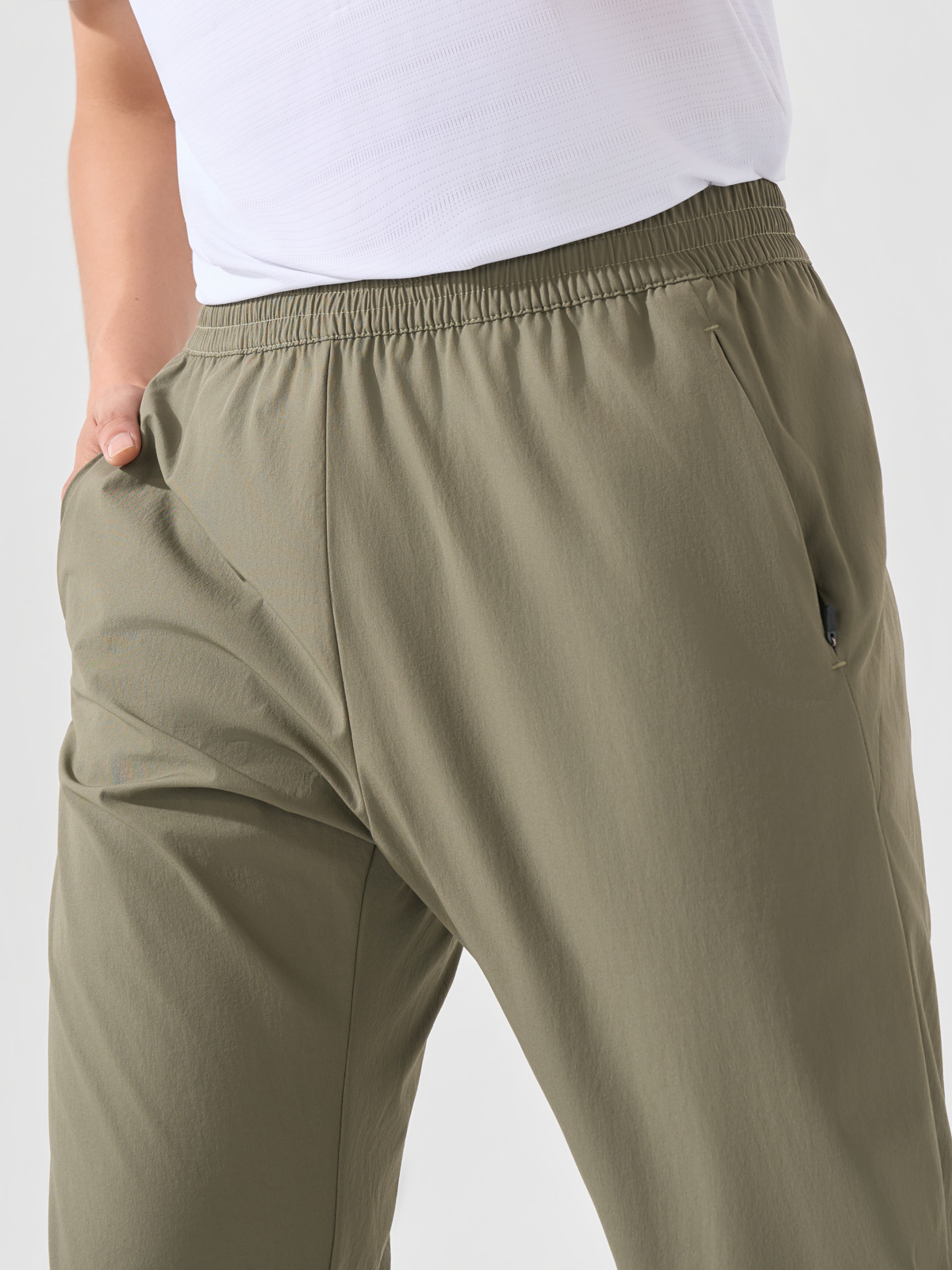 Quần Gió Thể Thao Túi Sườn Dáng Slim Fit