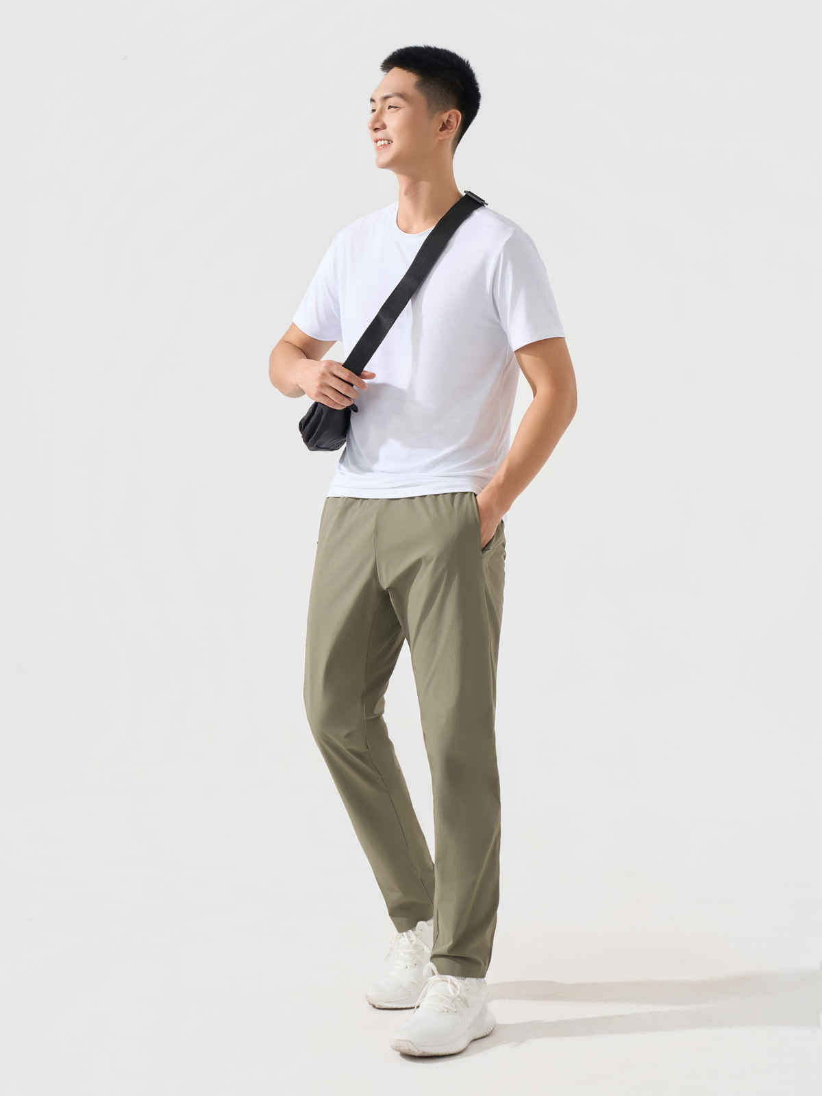 Quần Gió Thể Thao Túi Sườn Dáng Slim Fit