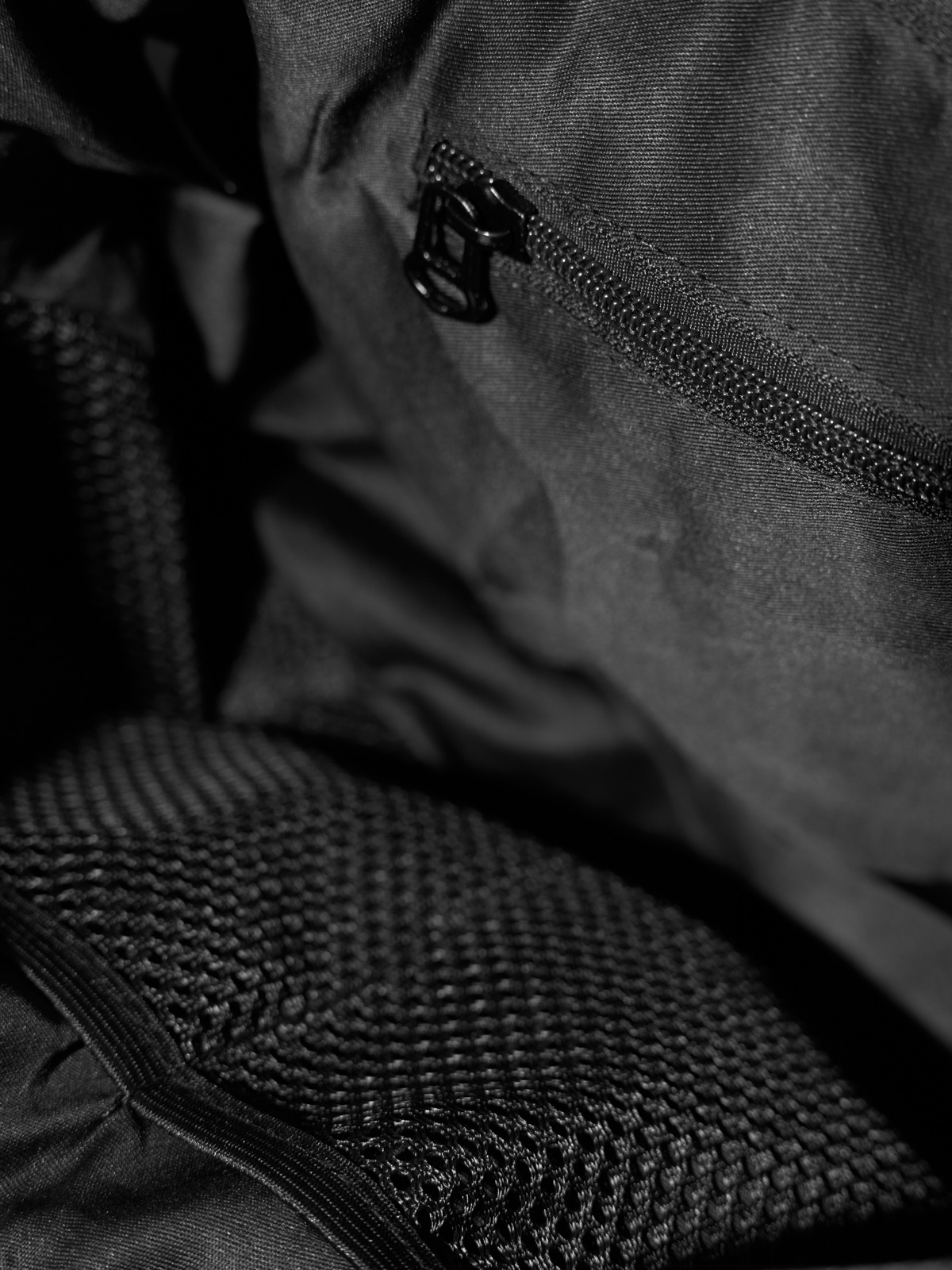 Túi Đeo Chéo Bán Nguyệt Nevo