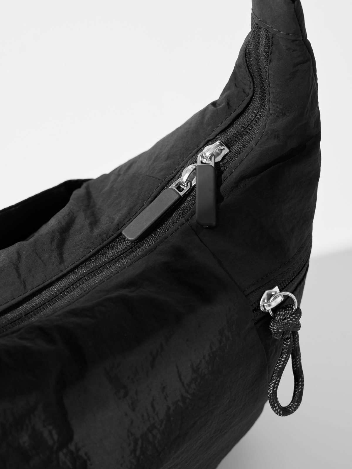 Túi Đeo Chéo Bán Nguyệt Nevo