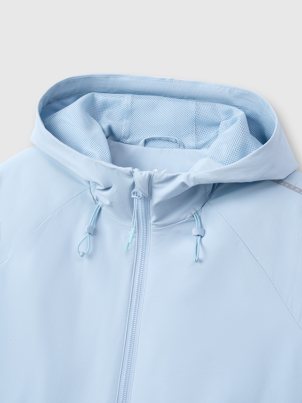 Áo gió nữ phong cách Athleisure