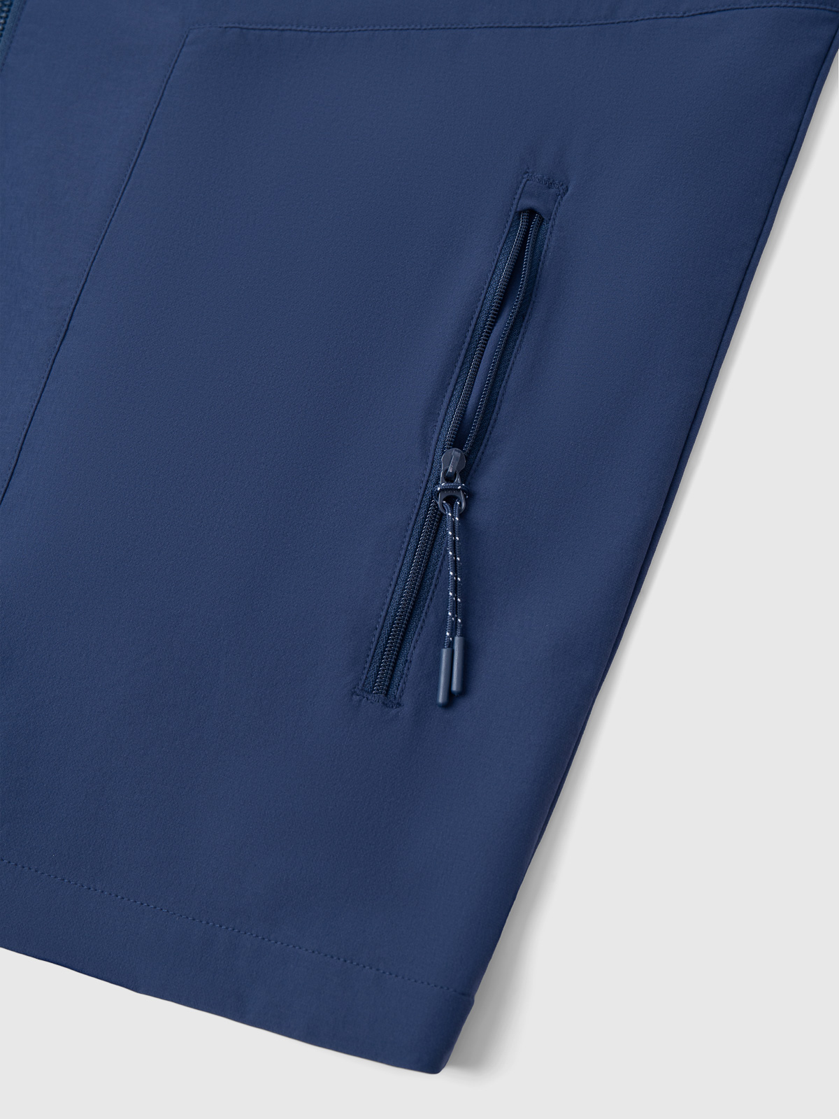 Áo gió nữ phong cách Athleisure