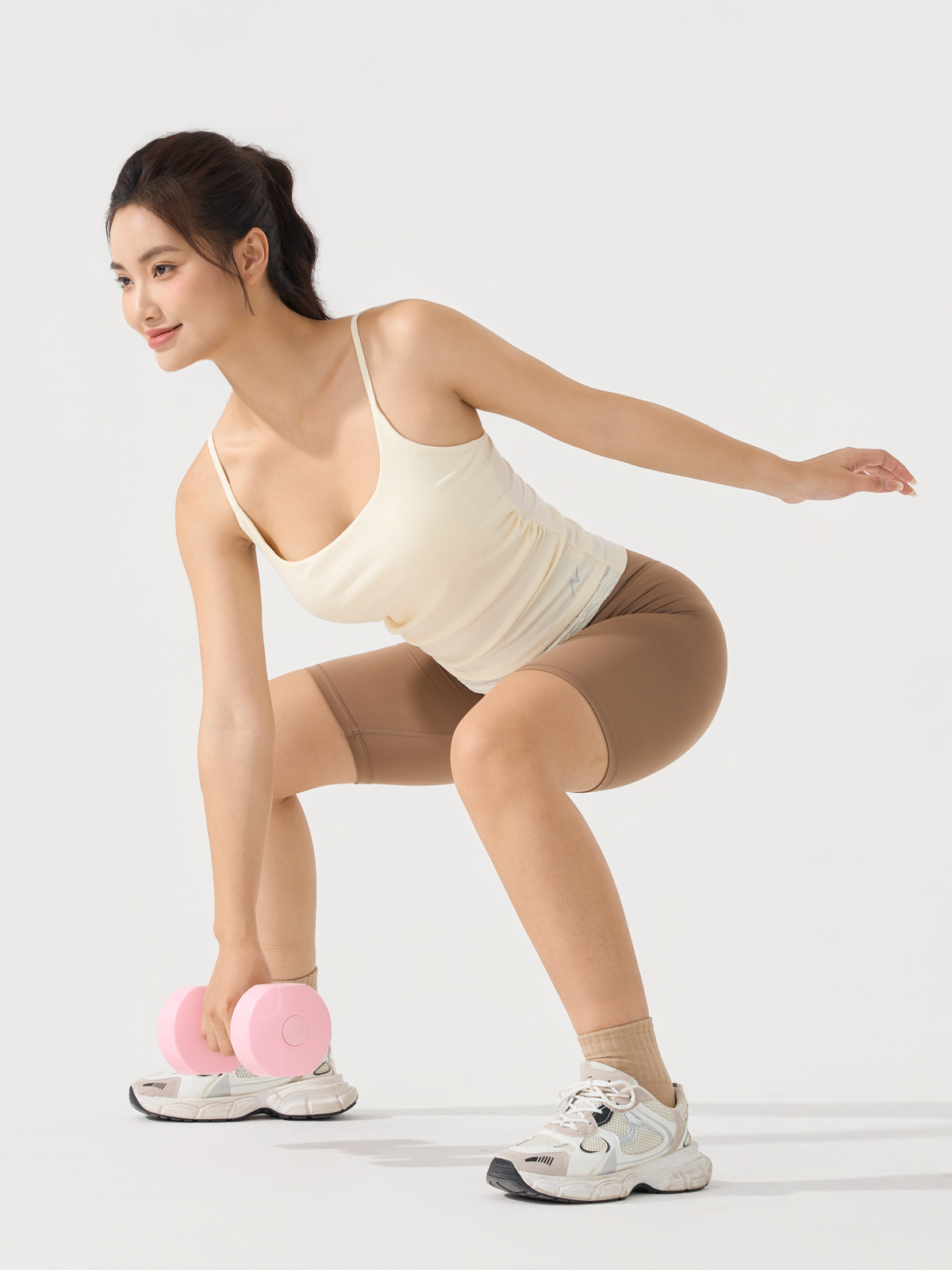 Áo 2 dây thể thao kèm mút nâng đỡ tự nhiên