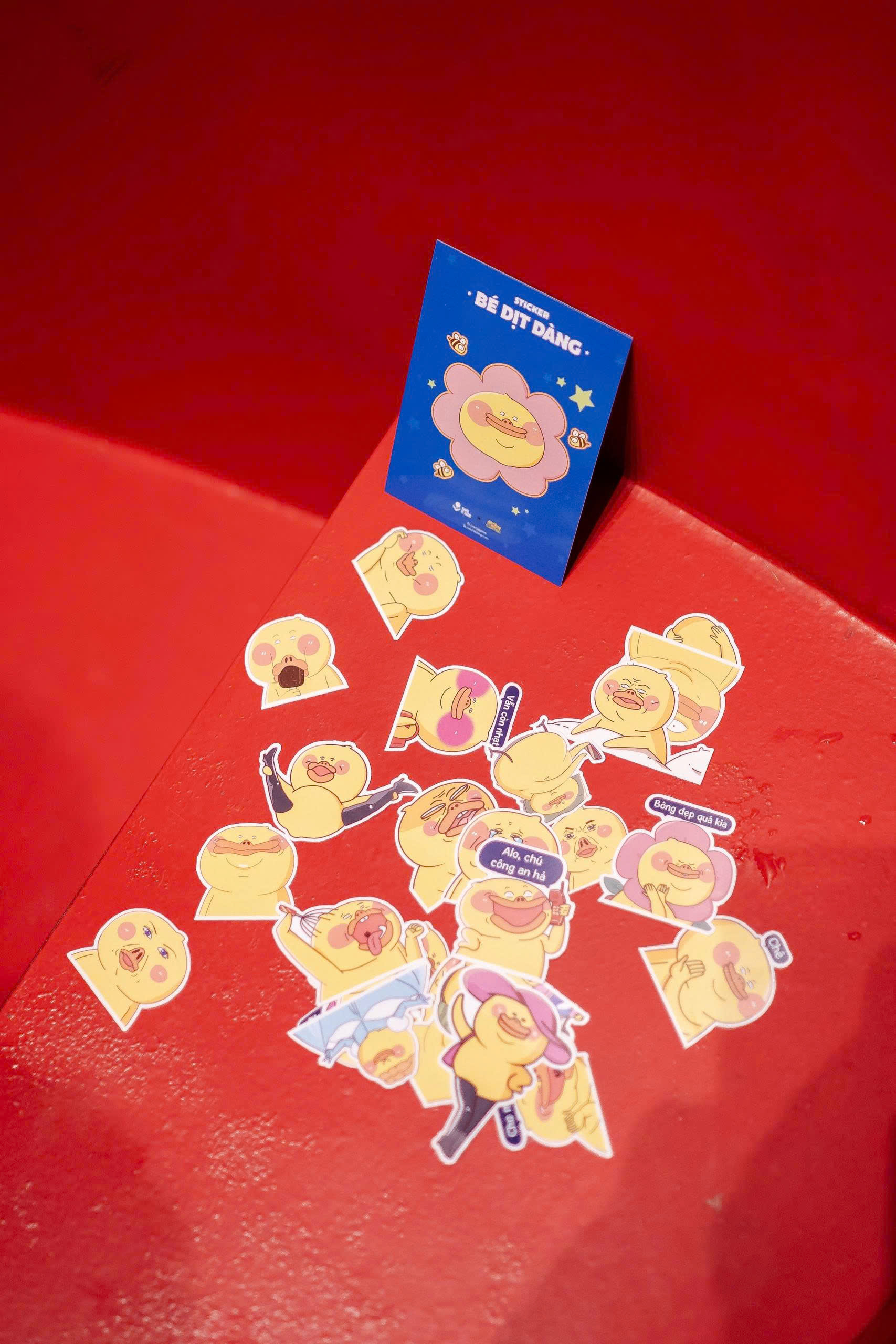 Sticker Chống Nước In Hình Meme Dịt Dàng Comics x GIG Store