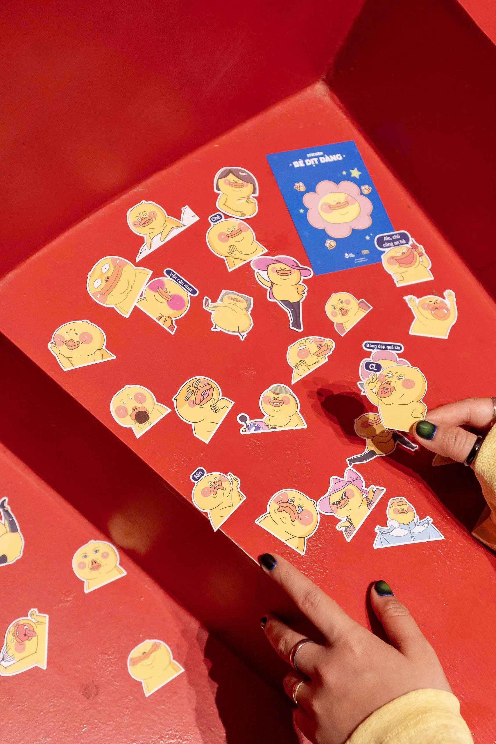 Sticker Chống Nước In Hình Meme Dịt Dàng Comics x GIG Store