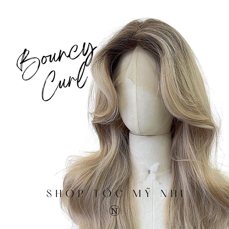 Tóc Giả Mỹ Nhi Bouncy Curl Xoăn Bung Layer Mái Bay Màu Tóc Chân Nâu Khói Sữa X-3D-0203 Da Đầu 3D Kết Hợp ( phân khúc DÁN KEO)