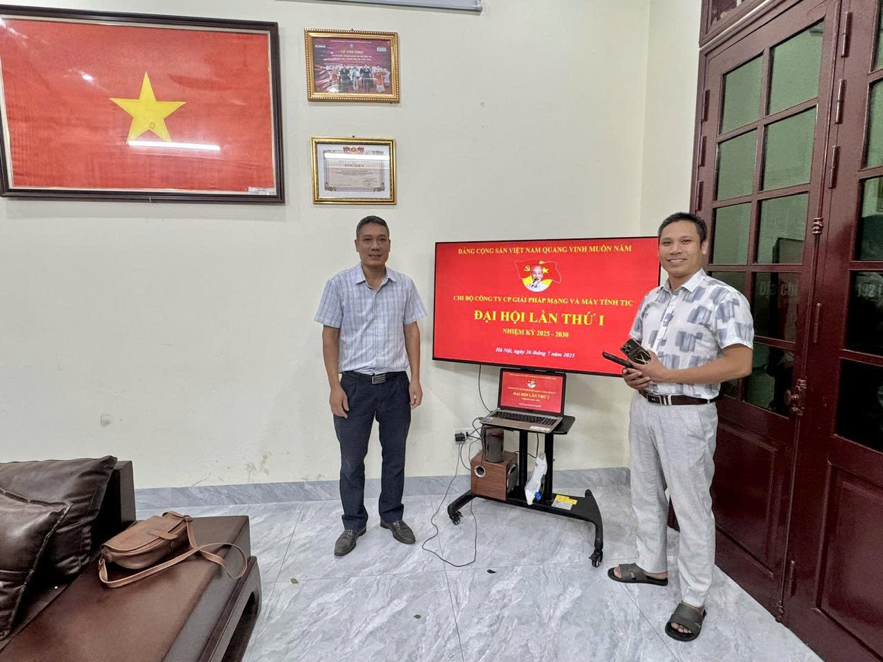 Đại hội chi bộ Công ty Cổ Phần Giải Pháp Mạng và Máy Tính TIC lần đầu tiên