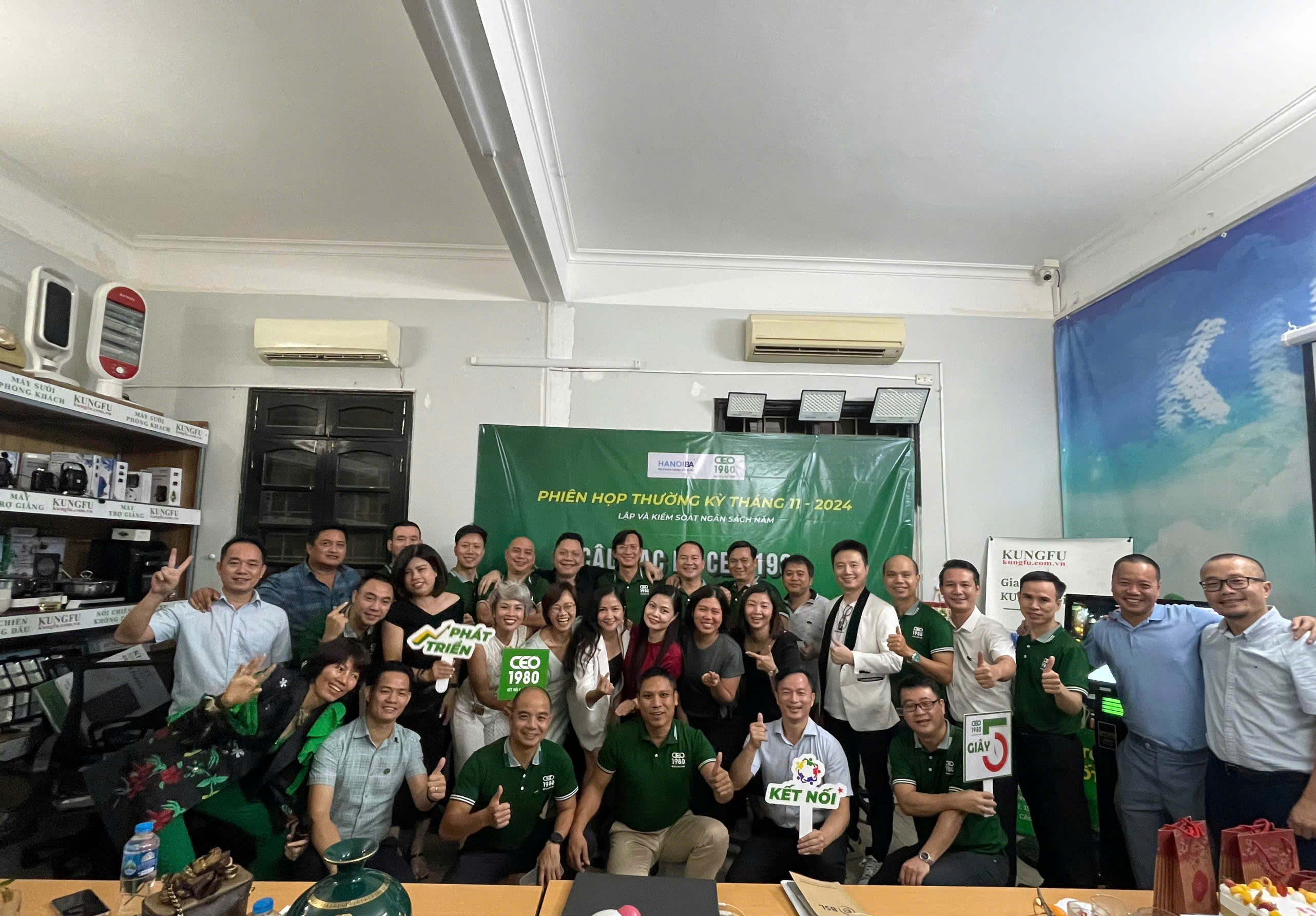 Cuộc Họp Tháng 11: Tăng Cường Xúc Tiến Thương Mại và Hợp Tác Bền Vững