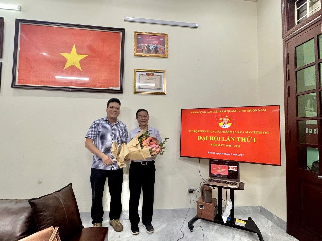 Đại hội chi bộ Công ty Cổ Phần Giải Pháp Mạng và Máy Tính TIC lần đầu tiên