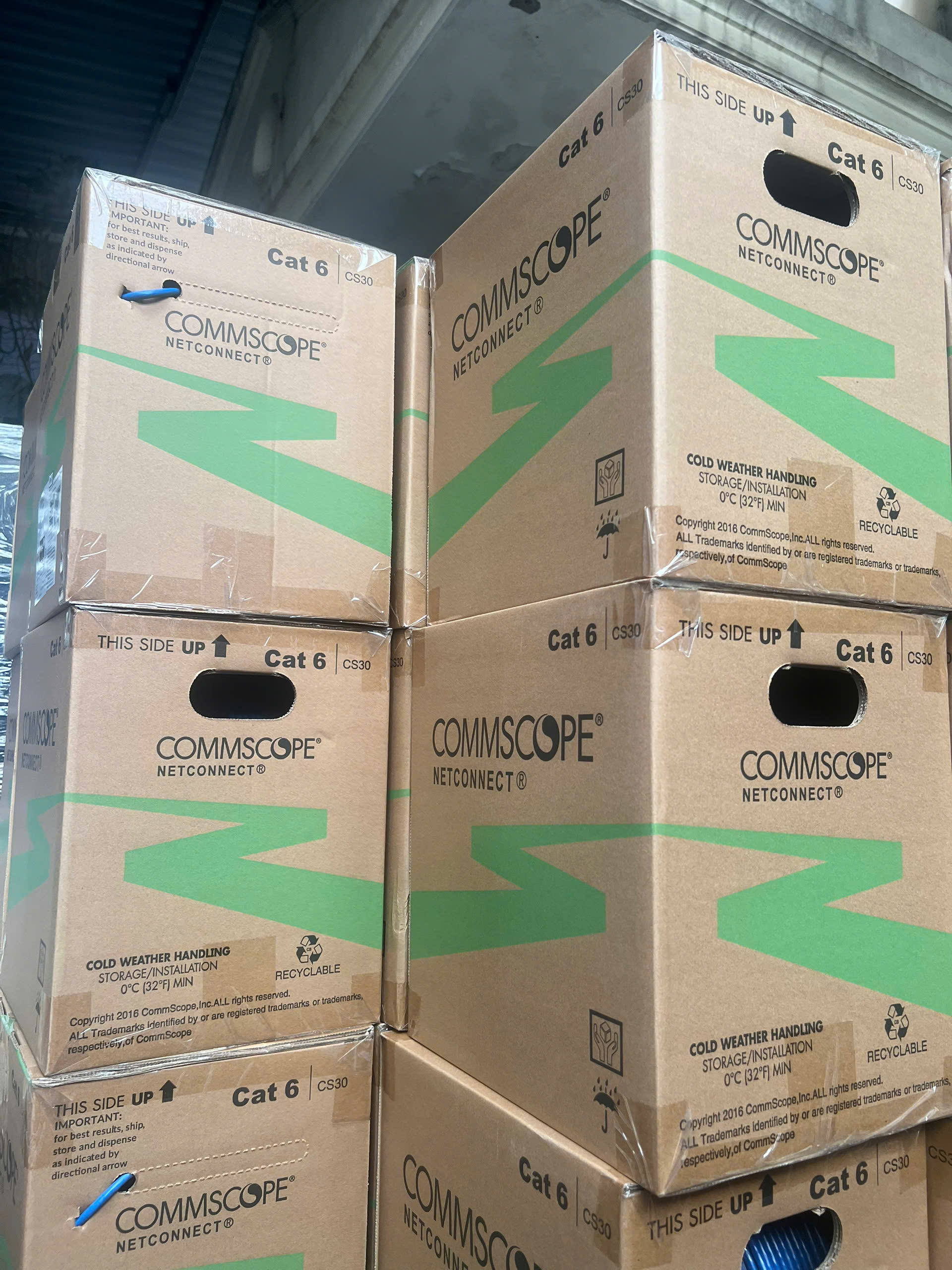 Cáp mạng cable AMP Commscope Cat6 CS30  24 AWG (1427071-6)