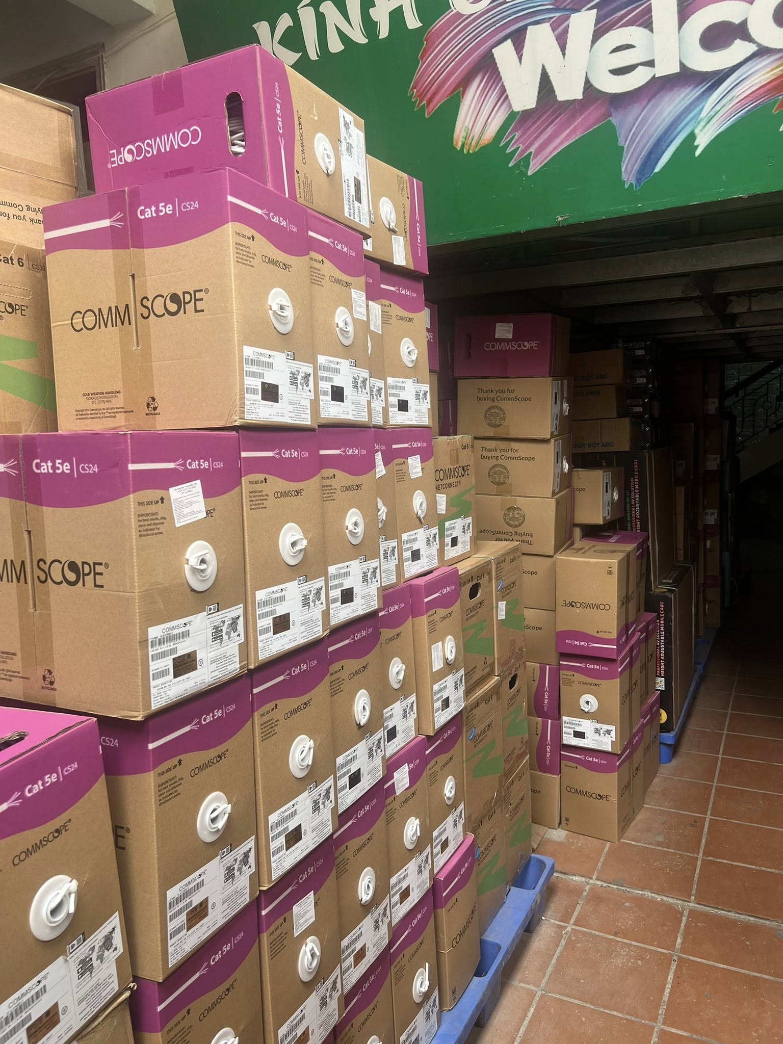 Hình ảnh thực tế cap mạng commscope cat5e cat6