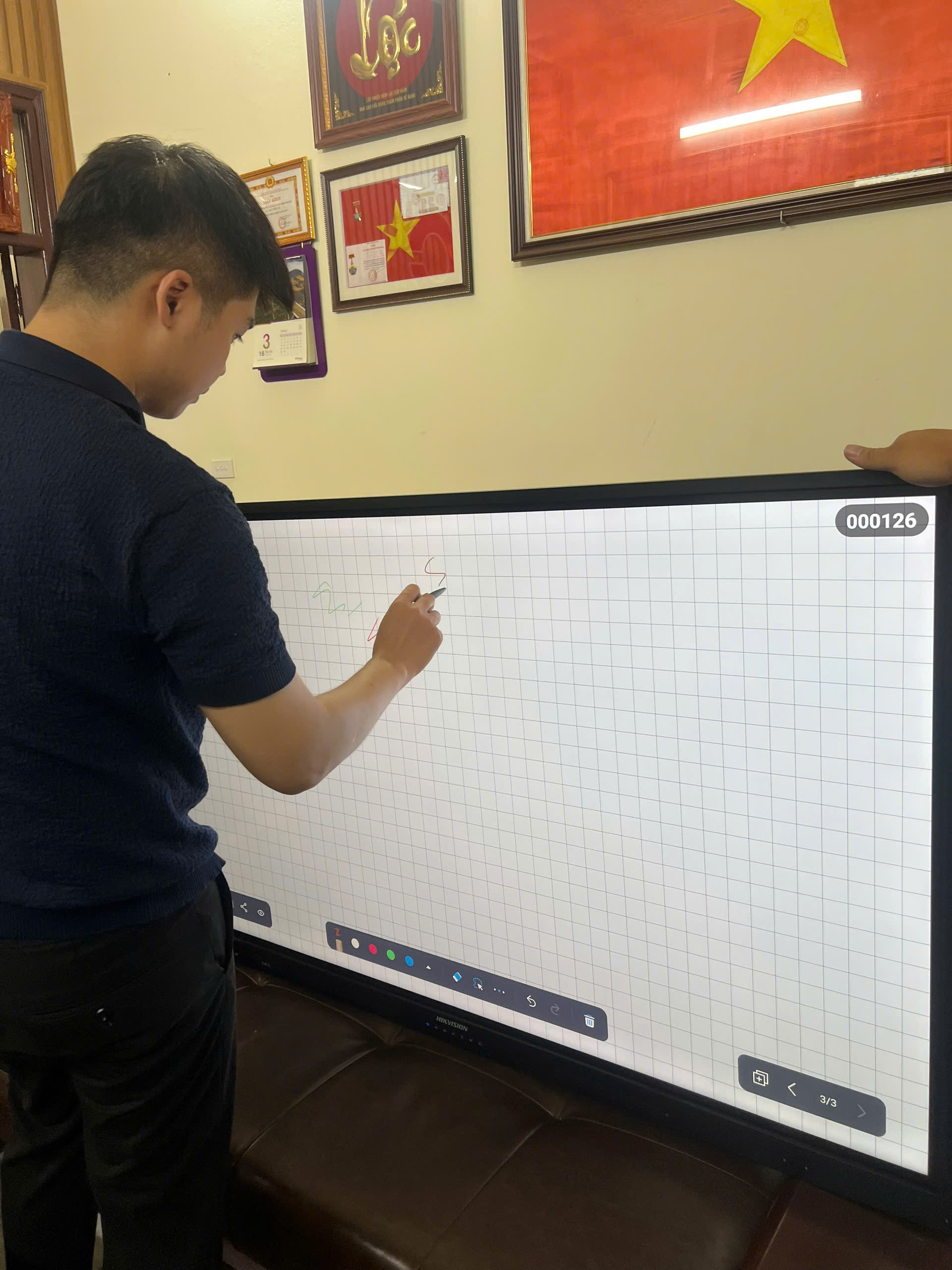 Màn hình tương tác Interactive Display 1