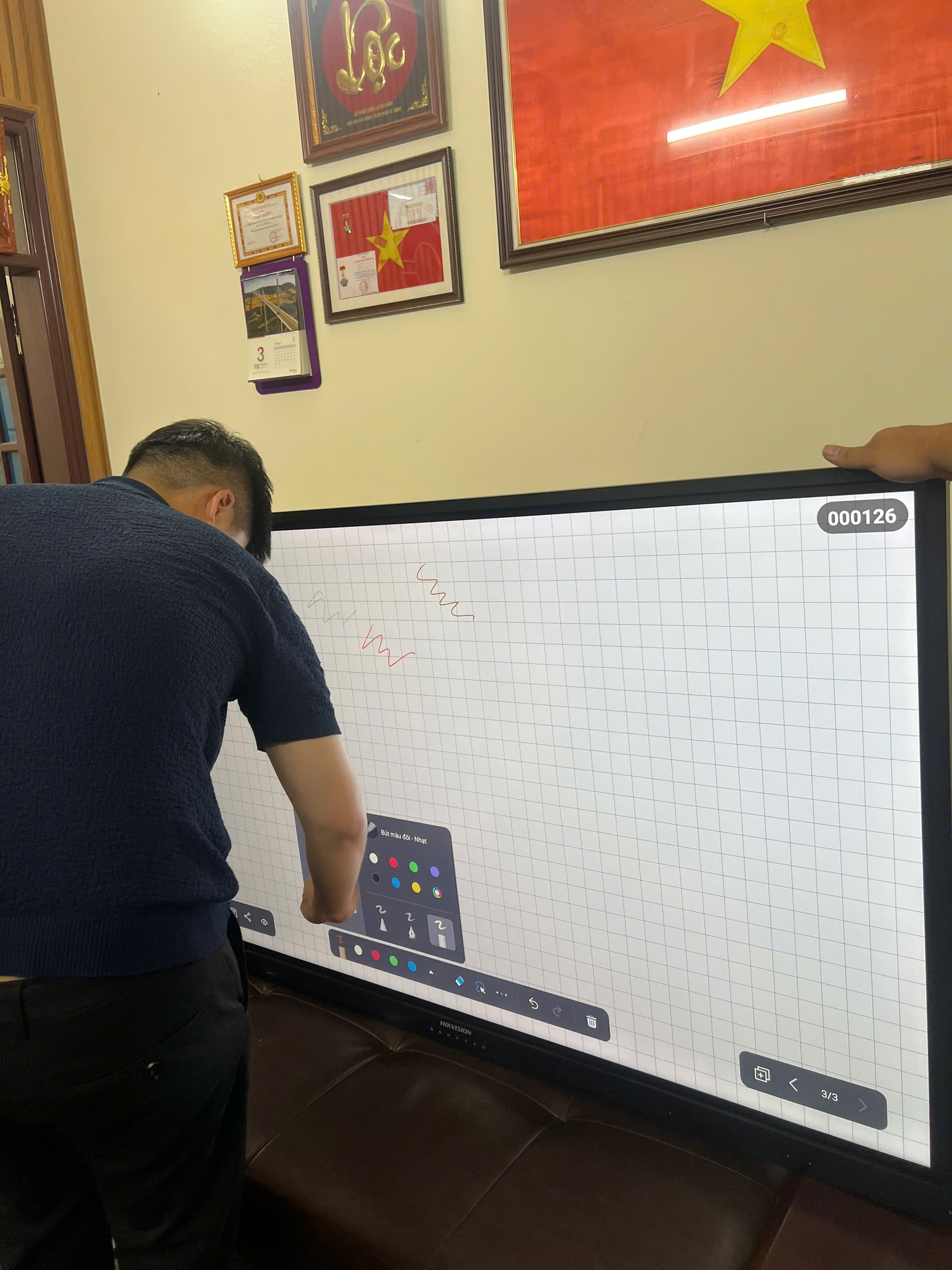 Màn hình tương tác Interactive Display