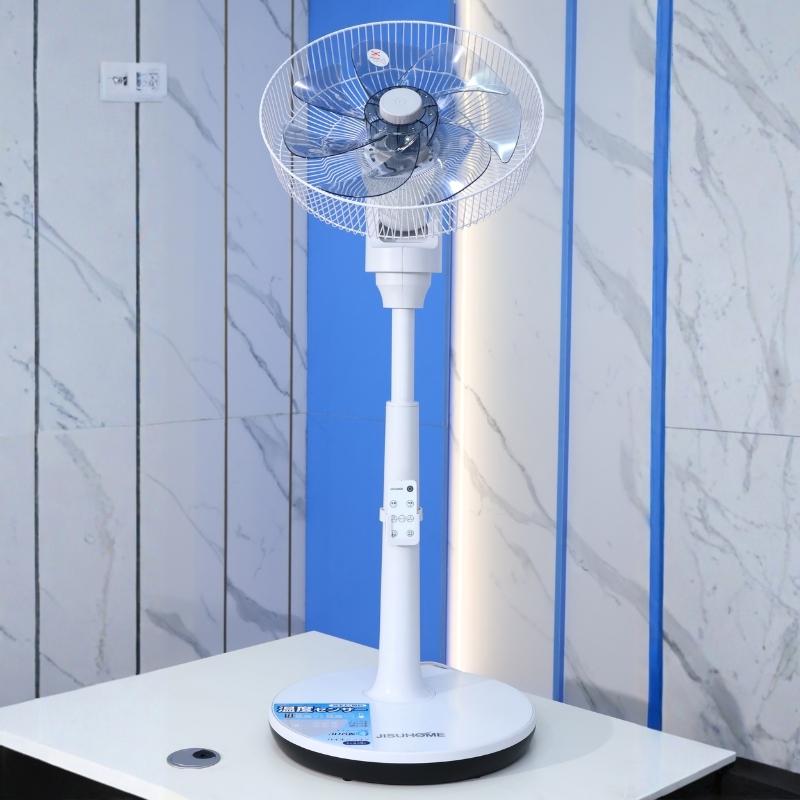 Chế độ xoay đa chiều giúp tản gió đi xa hơn và làm mát toàn bộ không gian