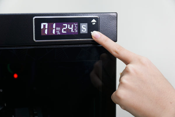 Tủ chống ẩm FujiE DHC60 ( 60 lít ) - hình 2