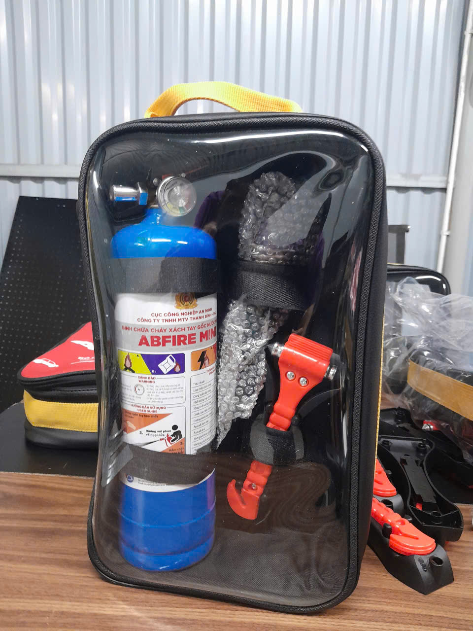 Bộ Cứu Sinh Thoát Hiểm Cho Xe Hơi Elephant 114 (3 Trong 1)