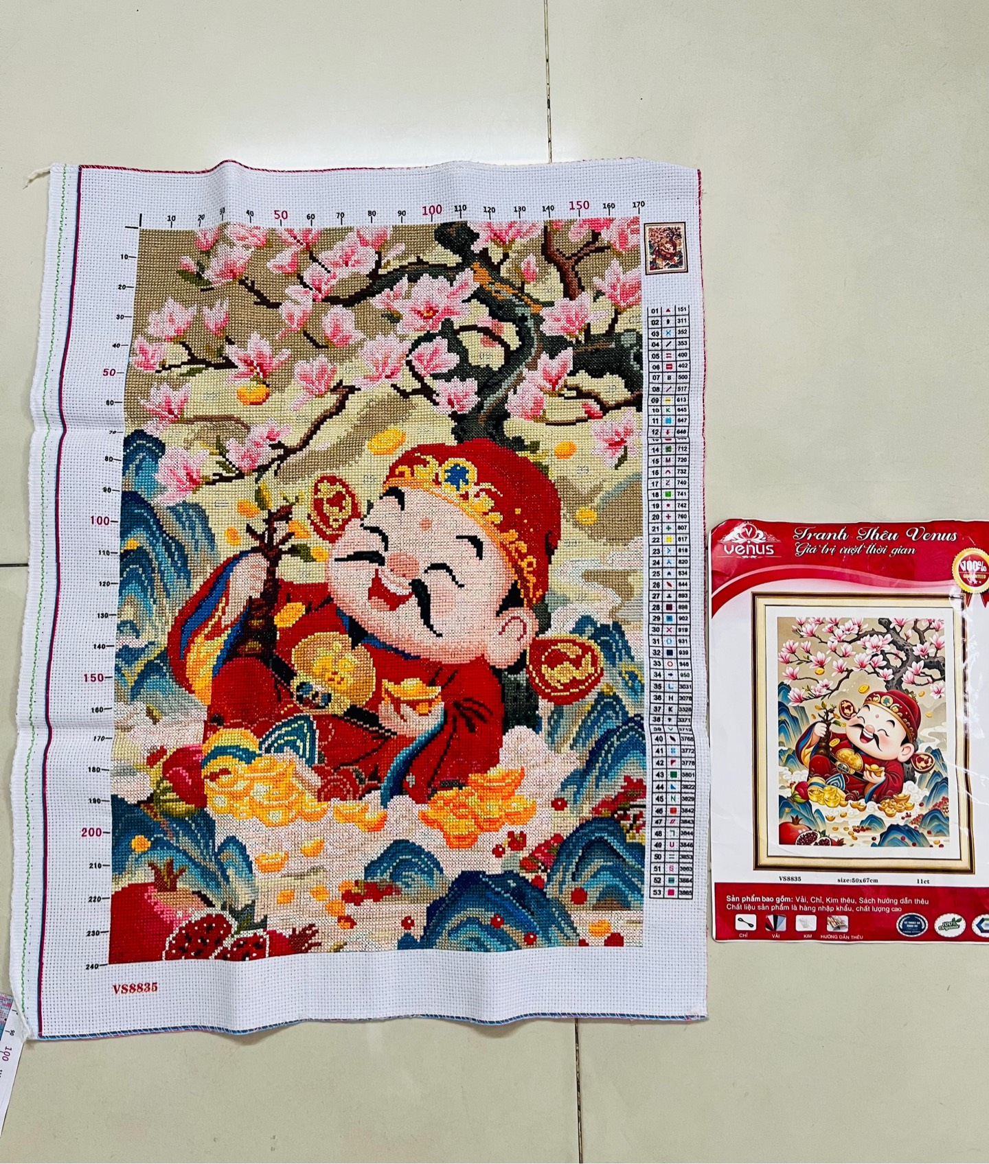 Tranh thành phẩm Thần tài, kích thước 50 x 67 cm, đã thêu thành phẩm