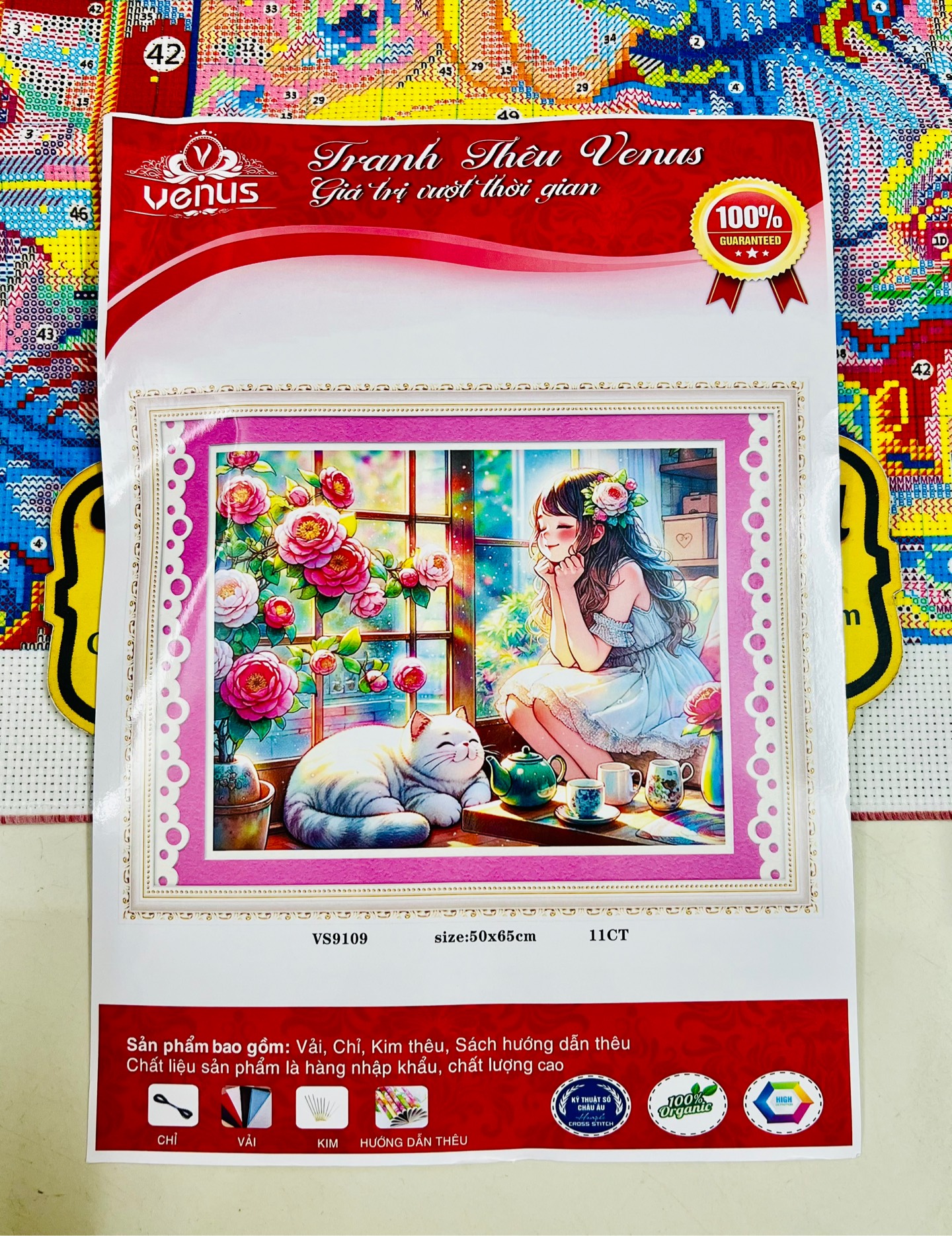 Tranh thêu kín bé gái và mèo con VS9109, Kích thước 50 x 65 cm