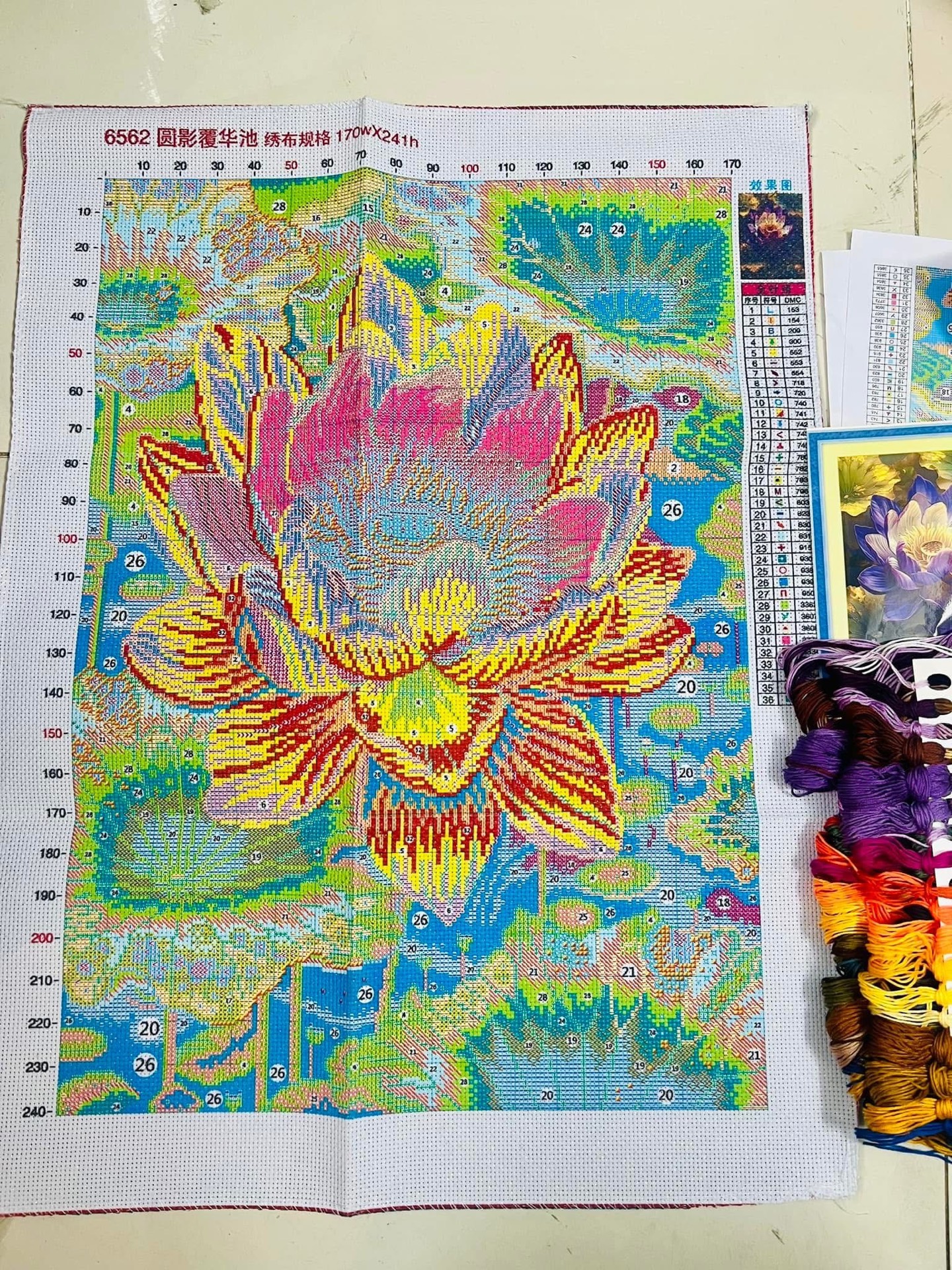Tranh thêu kín Hoa sen màu tím 6562, kích thước 50 x 62 cm