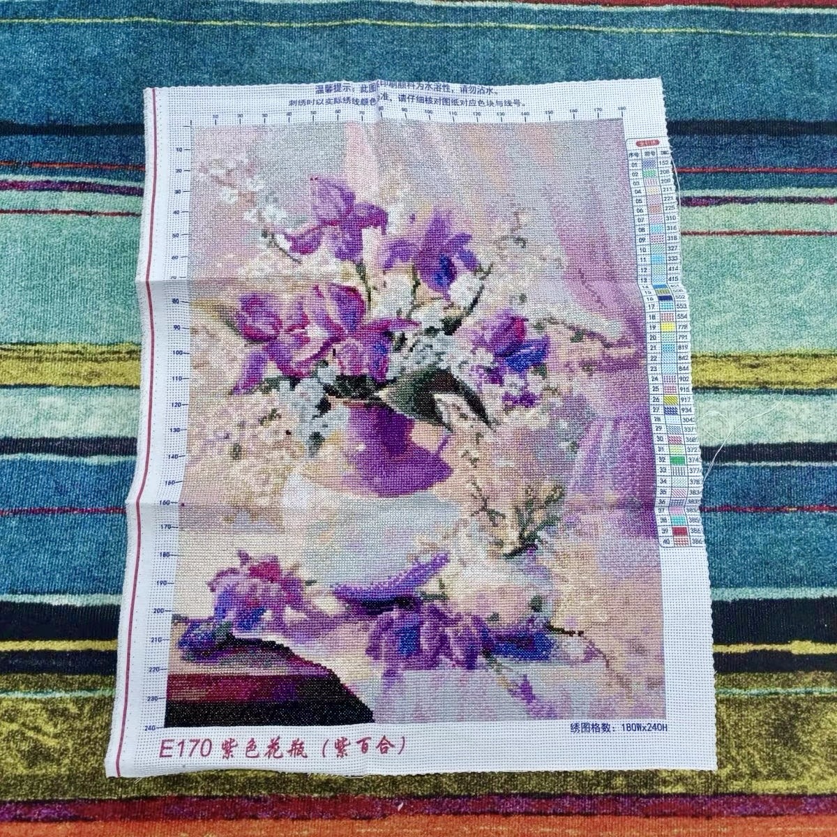 Tranh thêu kín Bình hoa tím E170, kích thước 60 x 80 cm