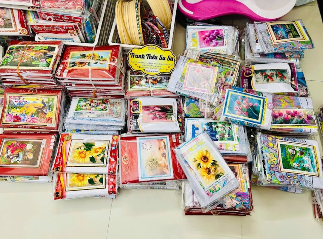 Tranh thêu kín Hoa tu lip 67196, kích thước 40x50 cm