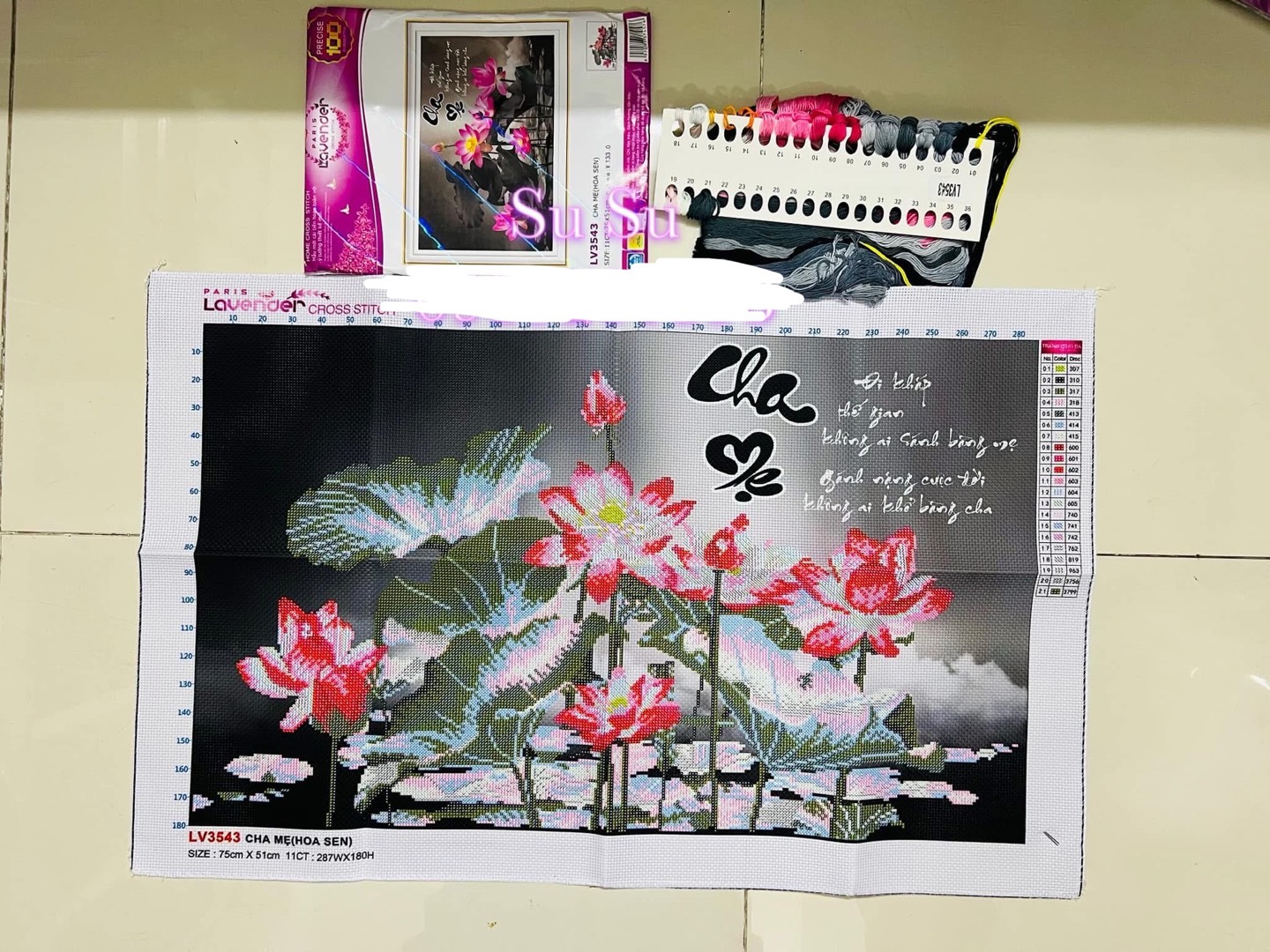 Tranh thêu chữ thập Cha mẹ LV3543, kích thước 75 x 51  cm