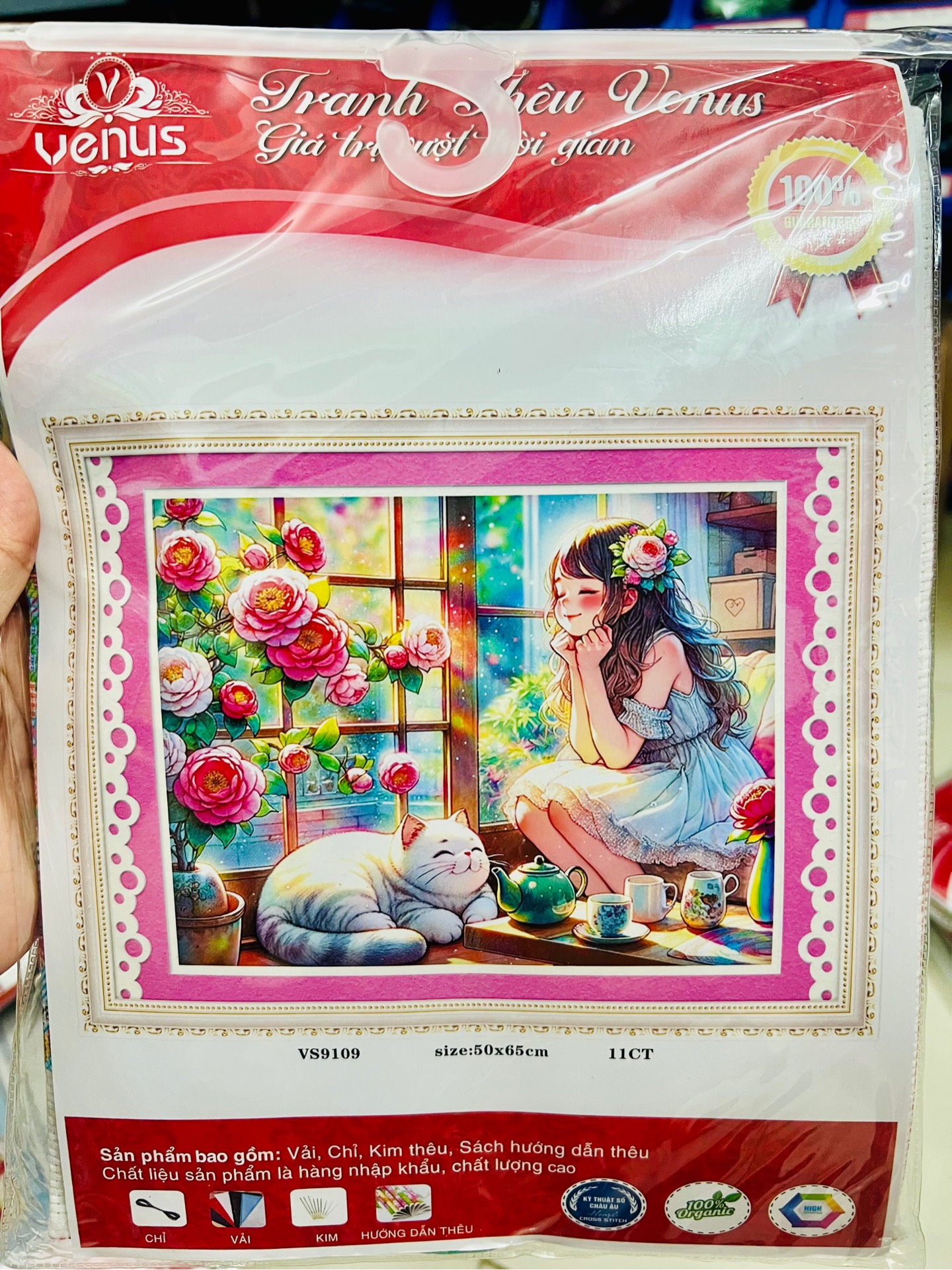 Tranh thêu kín bé gái và mèo con VS9109, Kích thước 50 x 65 cm