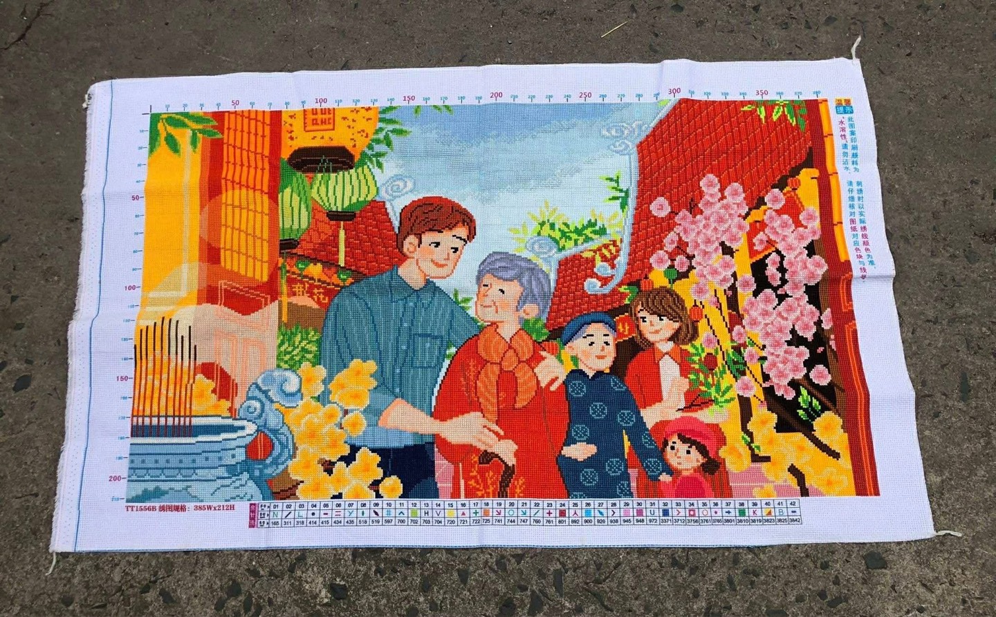 Tranh đã thêu tết sum vầy, kích thước 110 x 55 cm