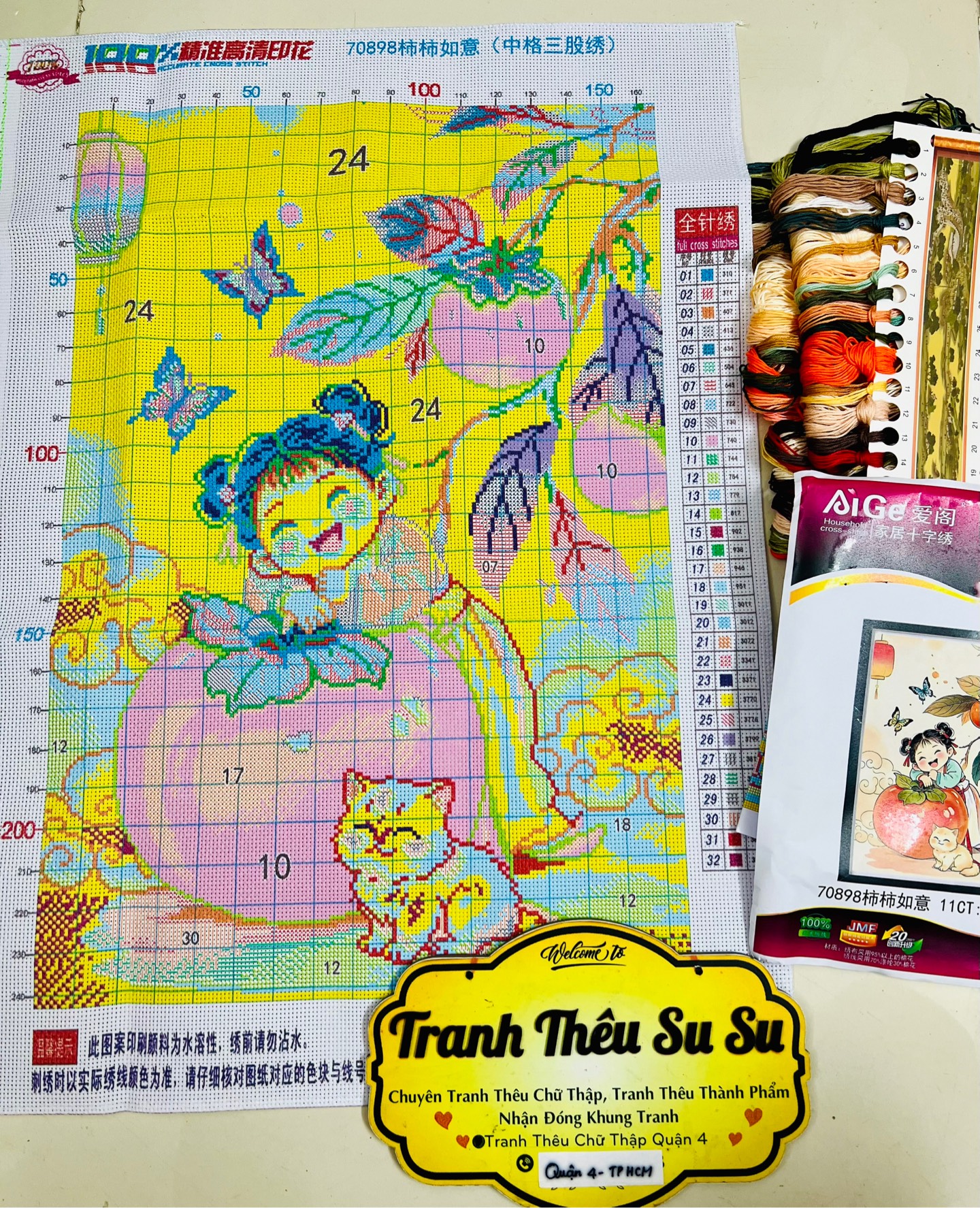 Tranh bé gái quả hồng 70898, kích thước 50 x 67 cm