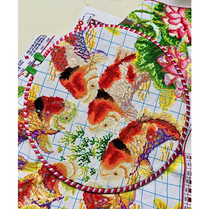 Khung tròn và khung vuông thêu tranh chữ thập