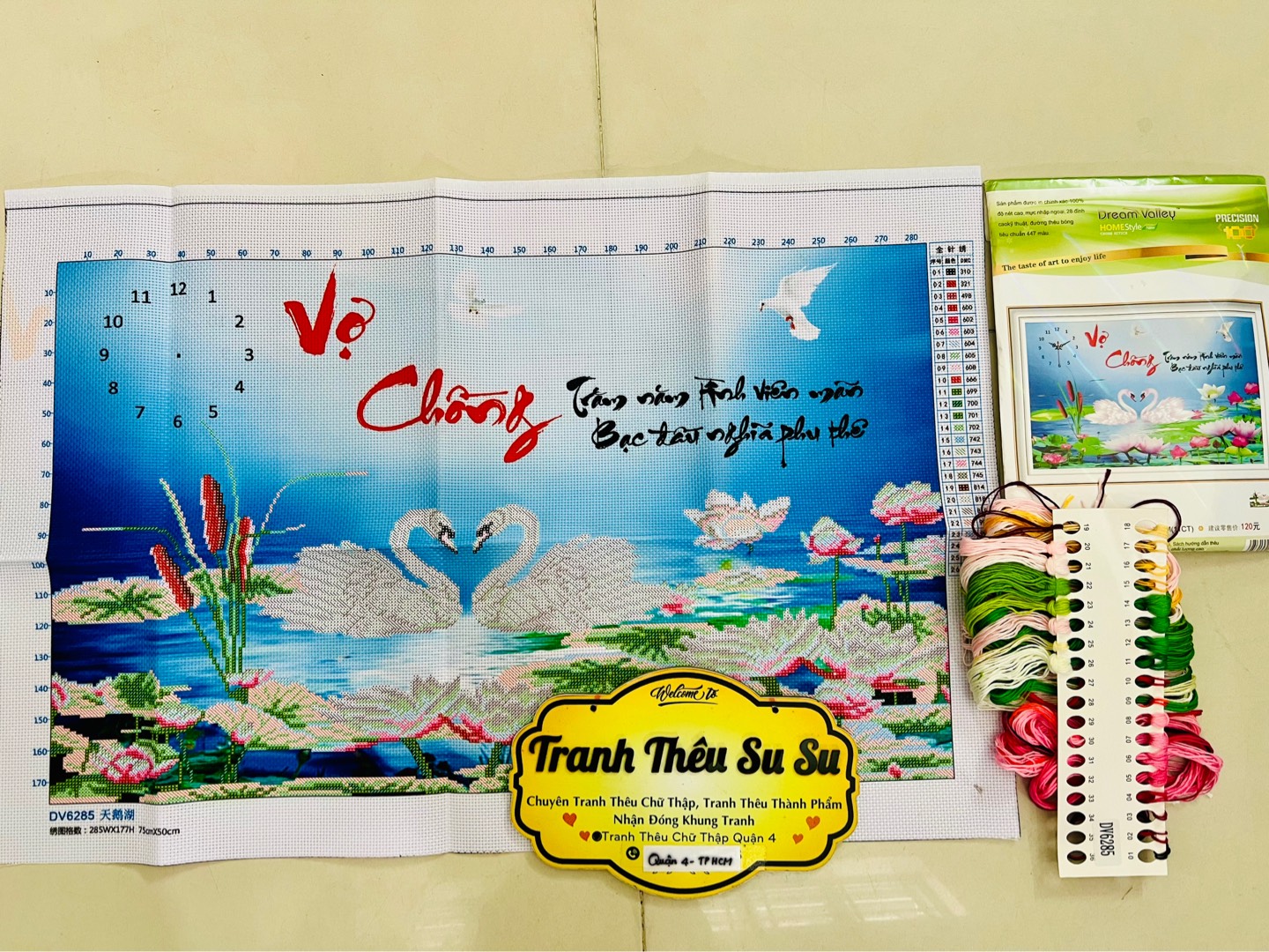 Tranh thêu Vợ chồng DV6285, kích thước 75 x 50 cm