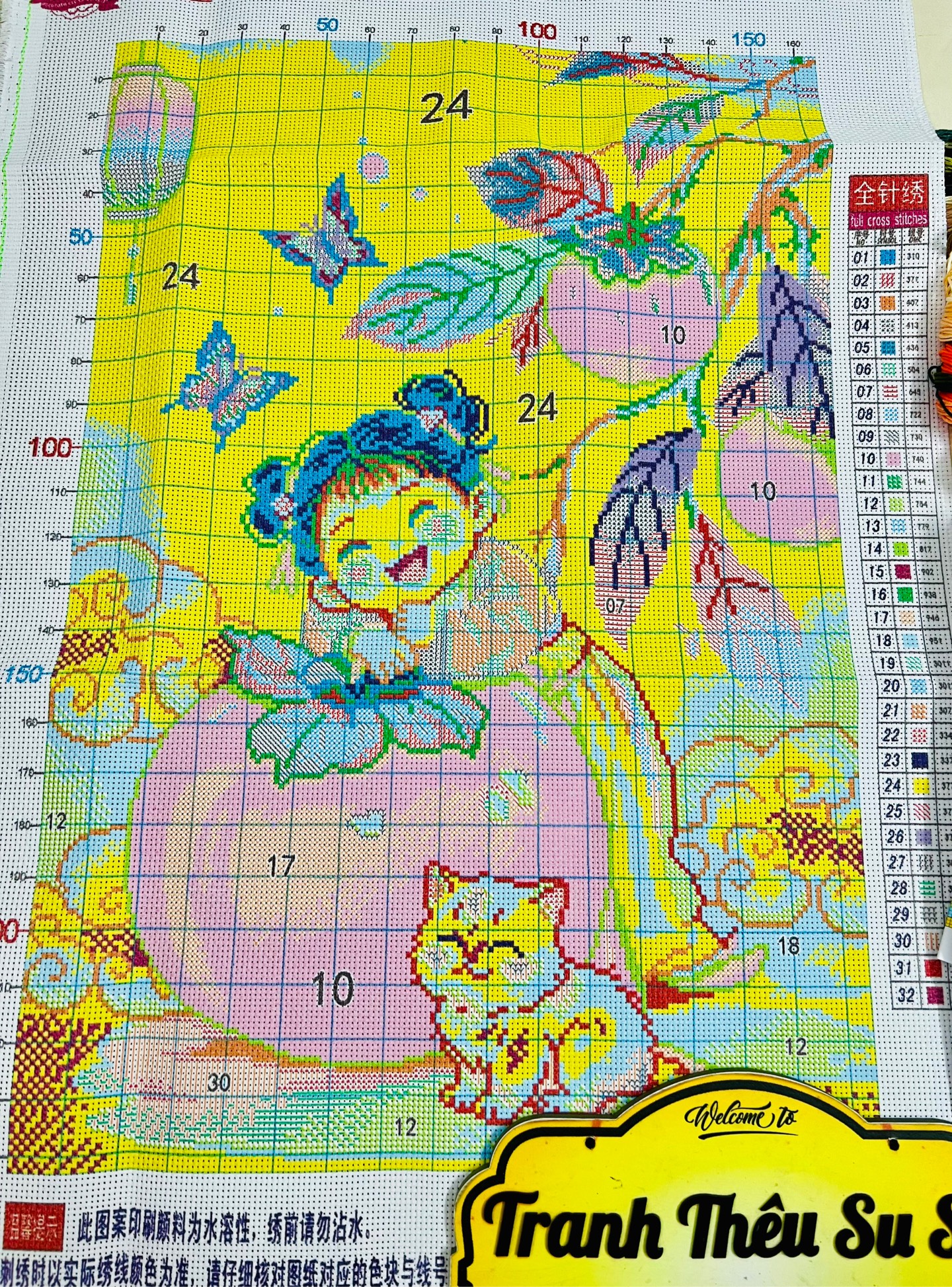 Tranh bé gái quả hồng 70898, kích thước 50 x 67 cm