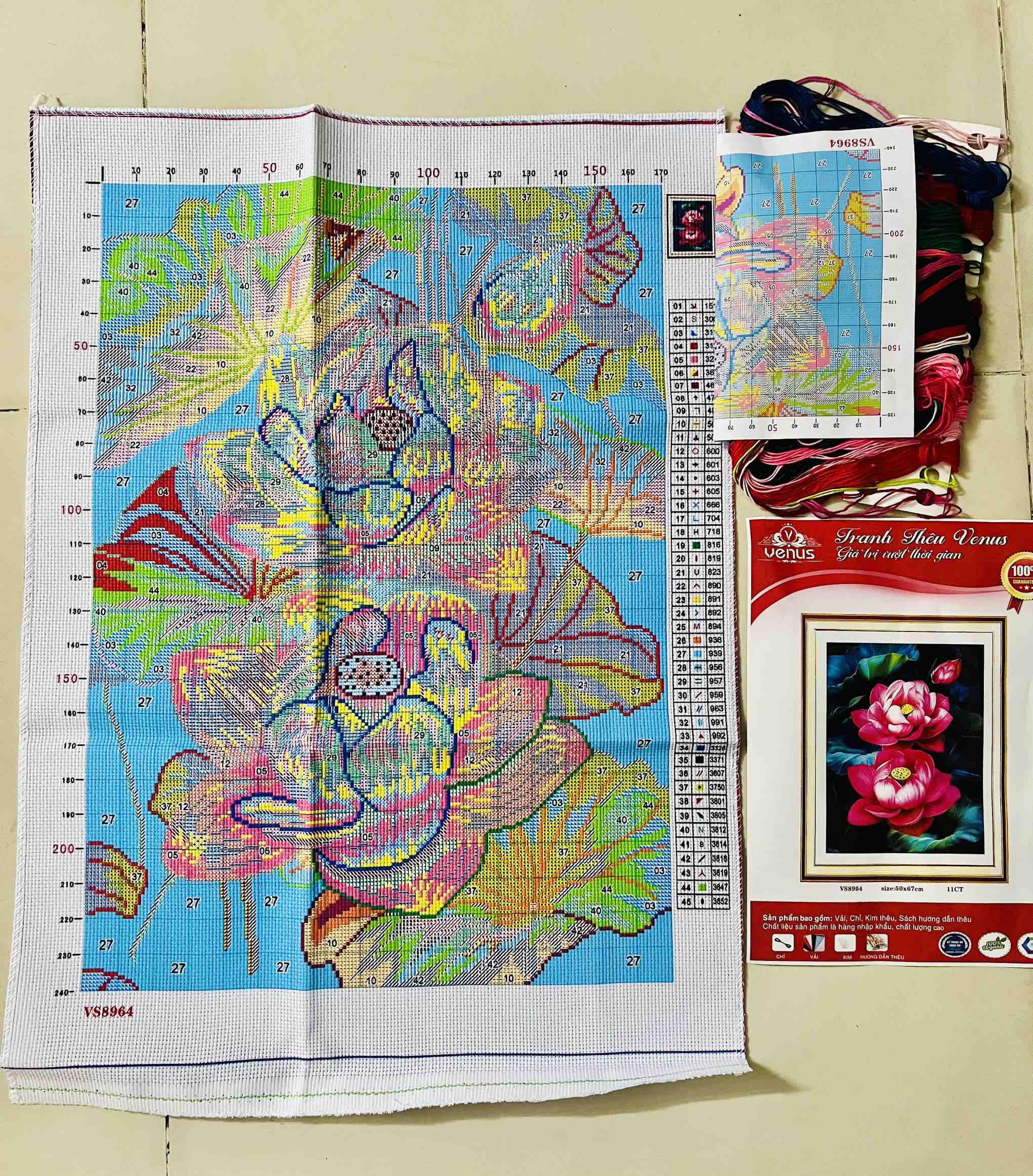 Tranh thêu kín Hoa sen đỏ VS8964, kích thước 50 x 67 cm