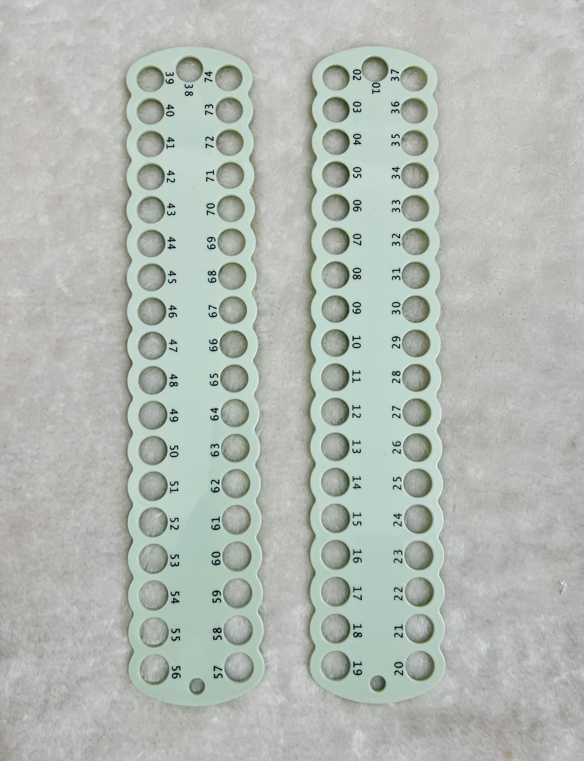 Bảng mica móc chỉ tranh thêu chữ thập