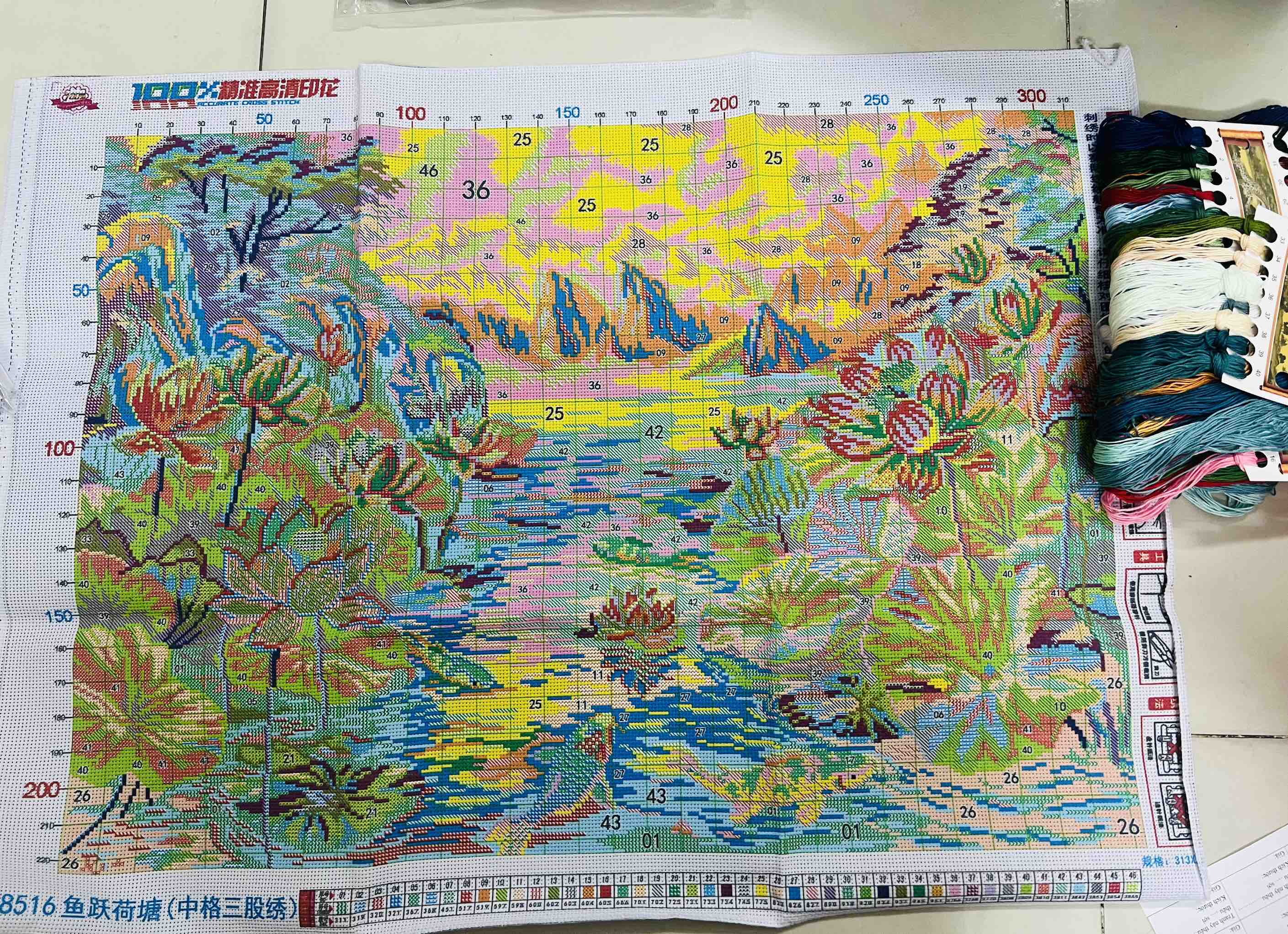 Tranh thêu kín chữ thập Hồ sen cá koi 68516, kích thước 82 x 62 cm