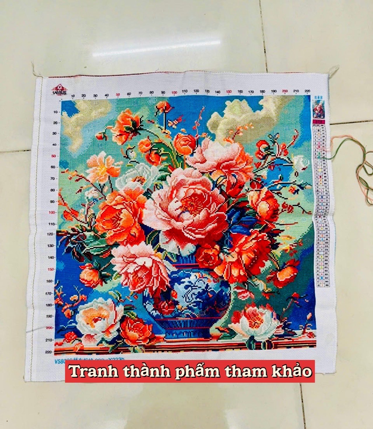 Tranh bình hoa mẫu đơn rực rỡ VS8090, kích thước 60x60 cm