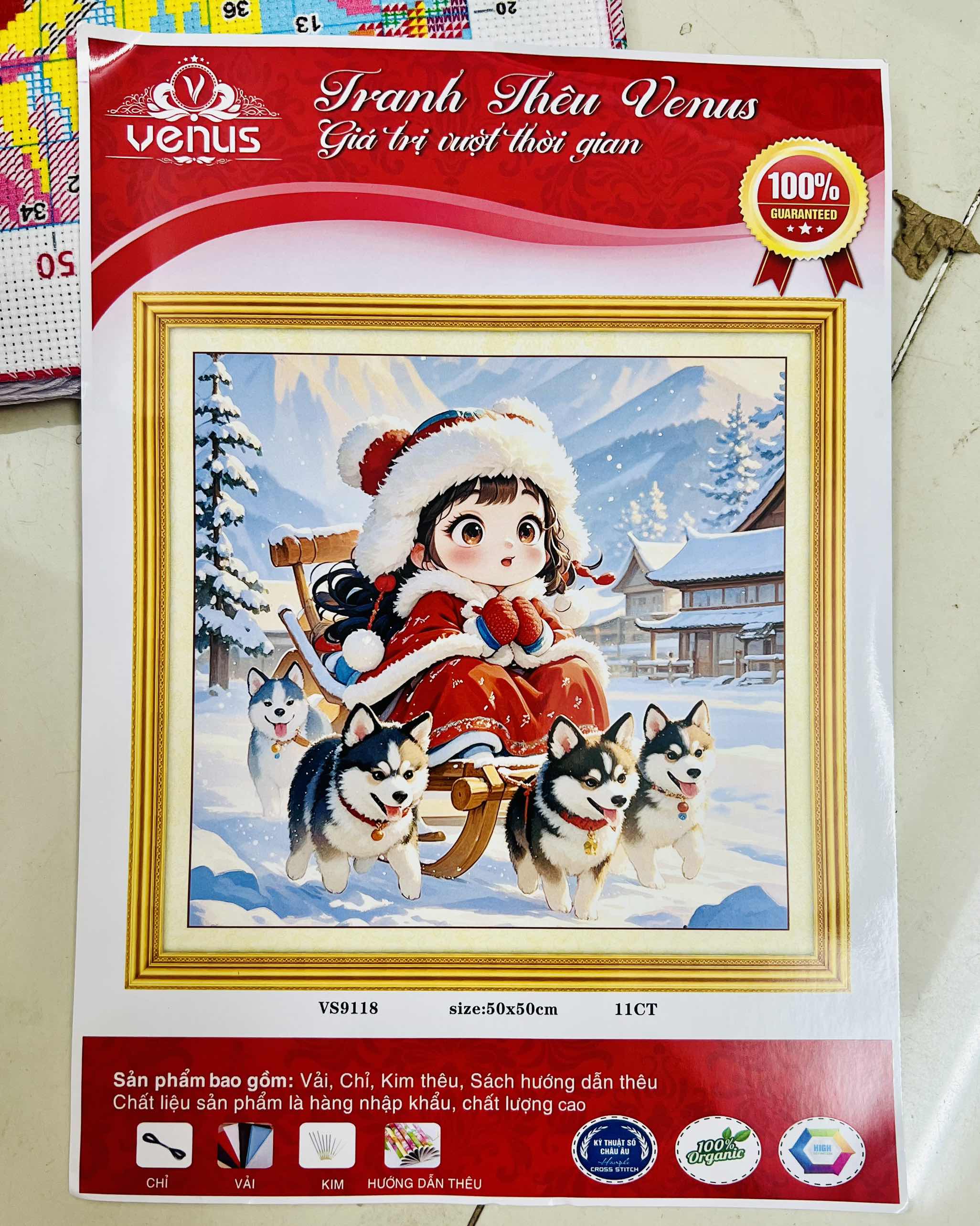 TRANH THÊU KÍN BÉ GÁI VÀ CHÚ CHÓ CON VS9118