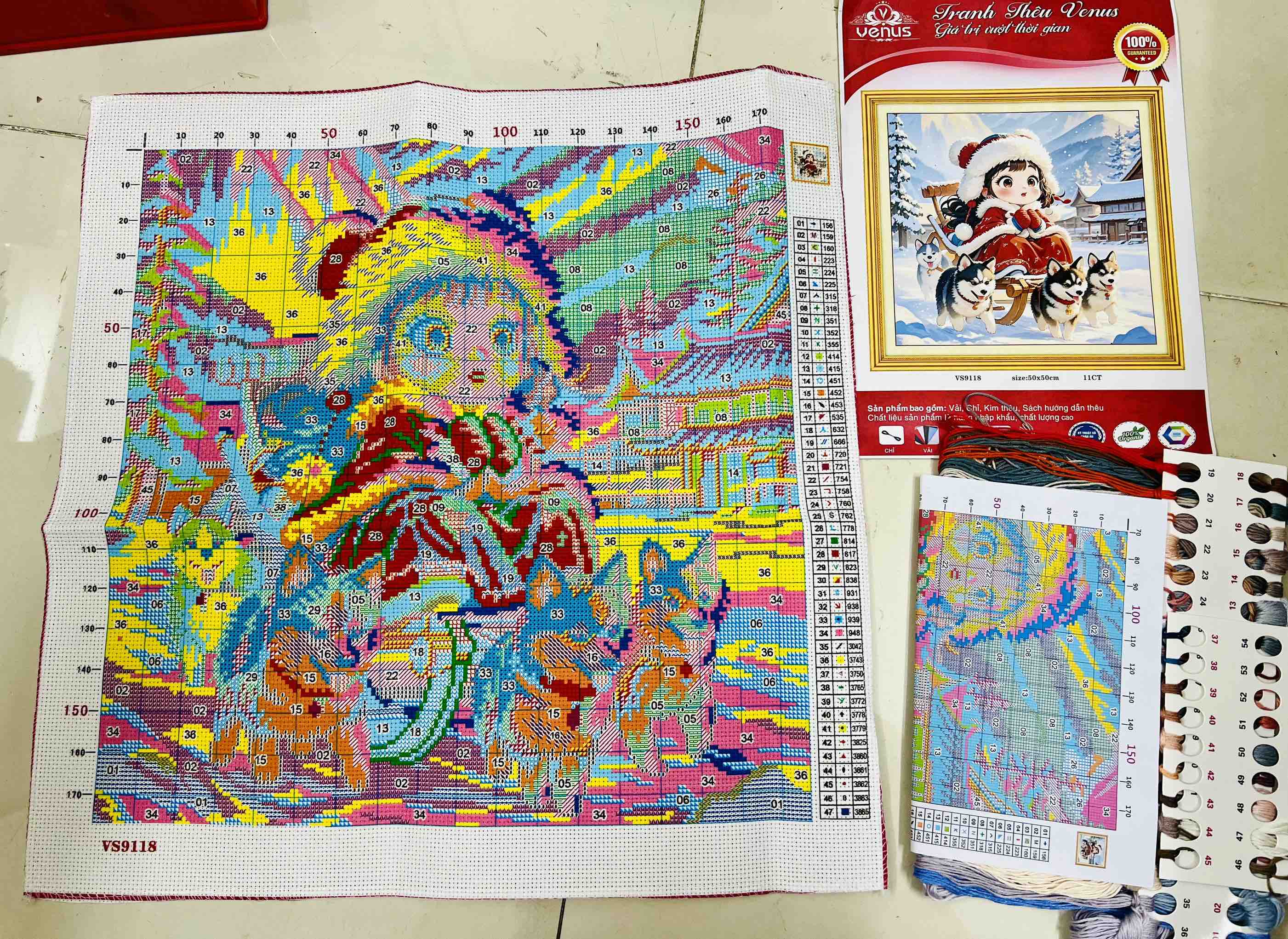 TRANH THÊU KÍN BÉ GÁI VÀ CHÚ CHÓ CON VS9118