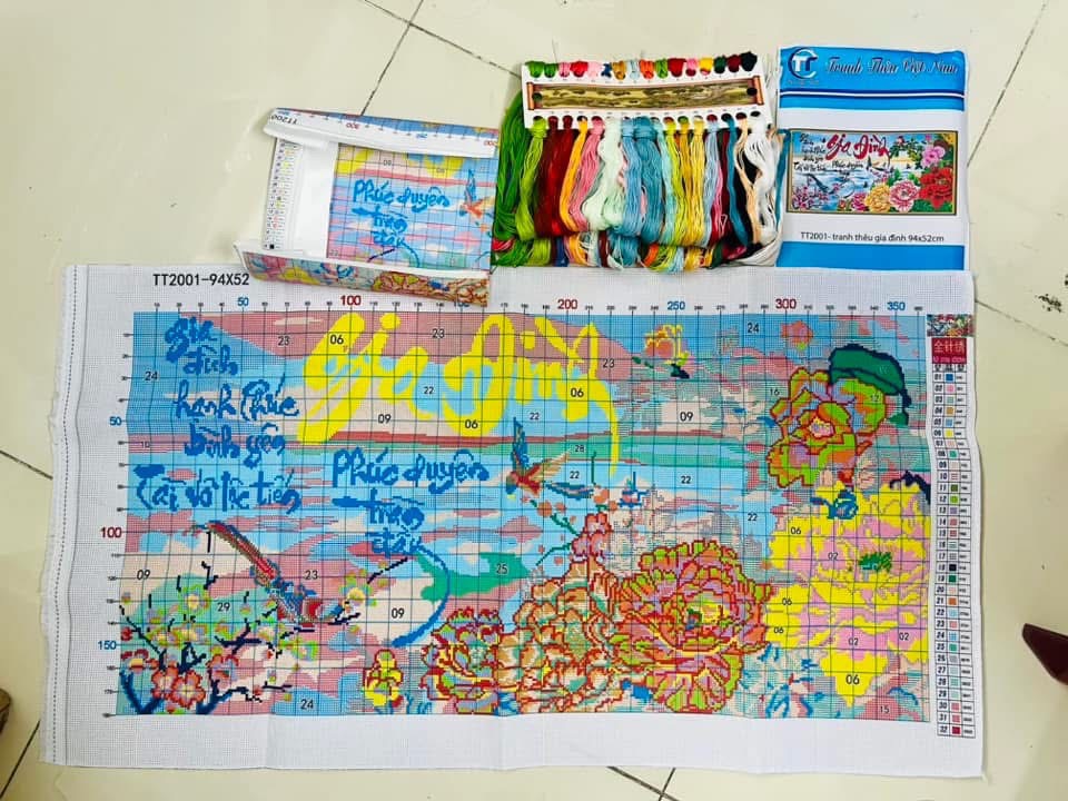 Tranh thêu kín Gia đình TT2001, kích thước 94 x 52 cm