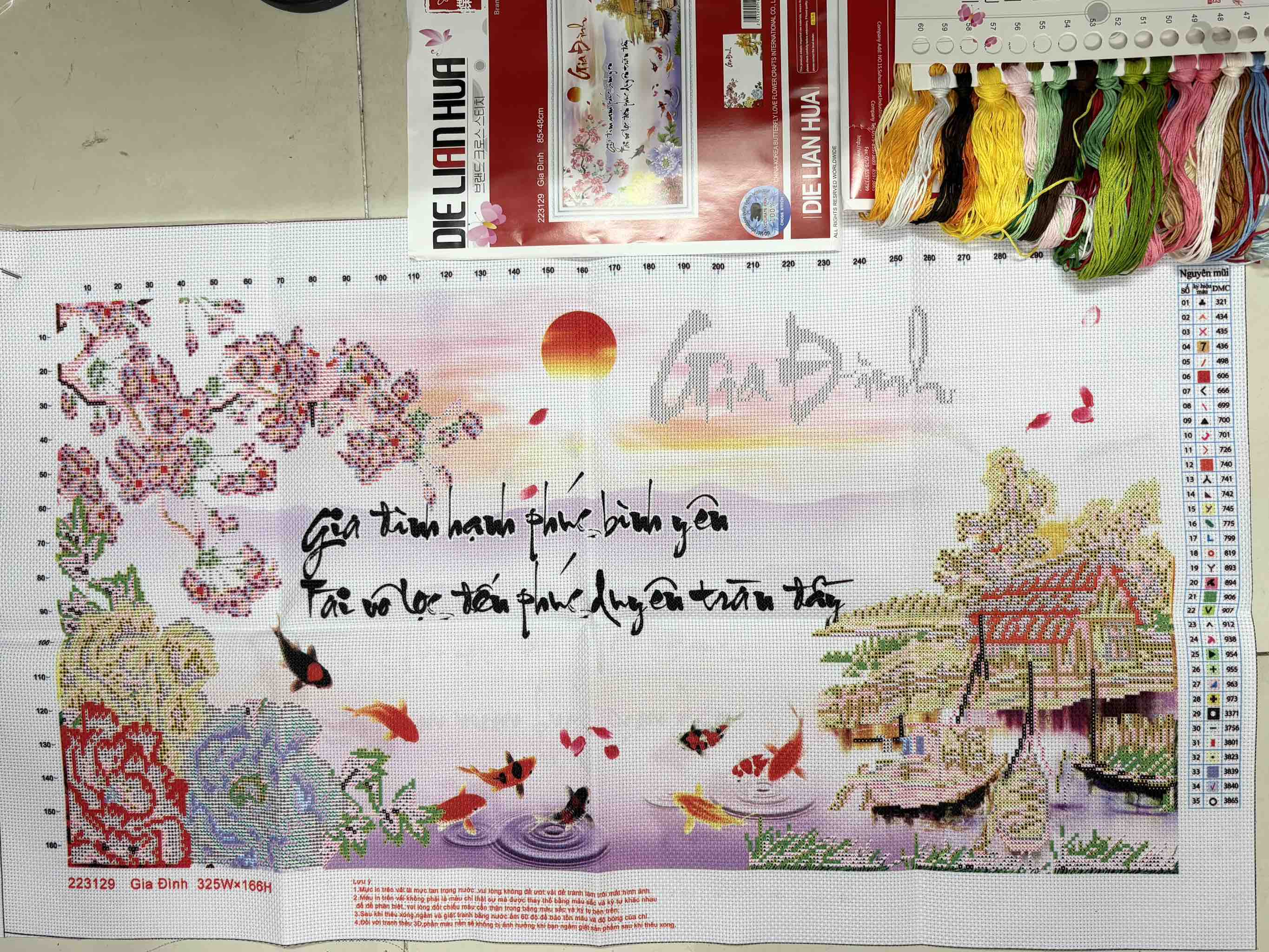 Tranh thêu chữ thập Gia đình DLH223129, Kích thước 84 x 47 cm