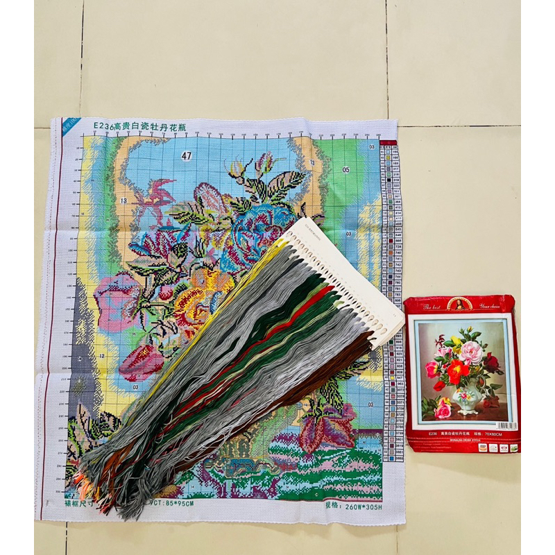 Tranh thêu kín bình hoa hồng E236, kích thước 70 x 80 cm