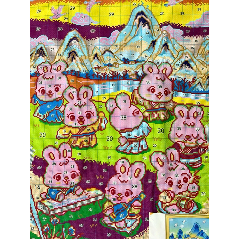 [Thêu 4 sợi] Tranh thêu kín Thỏ vui ca, kích thước 60 x 80 cm