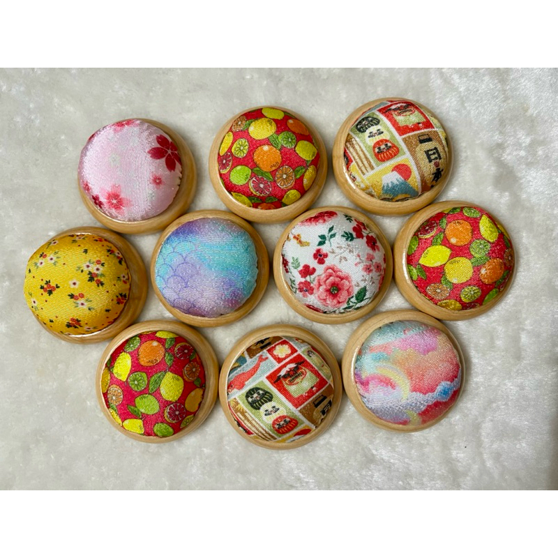 Gối cắm kim đế gỗ, đồ dùng cắm kim thêu, đồ chuyên dùng cho thêu thùa và may vá